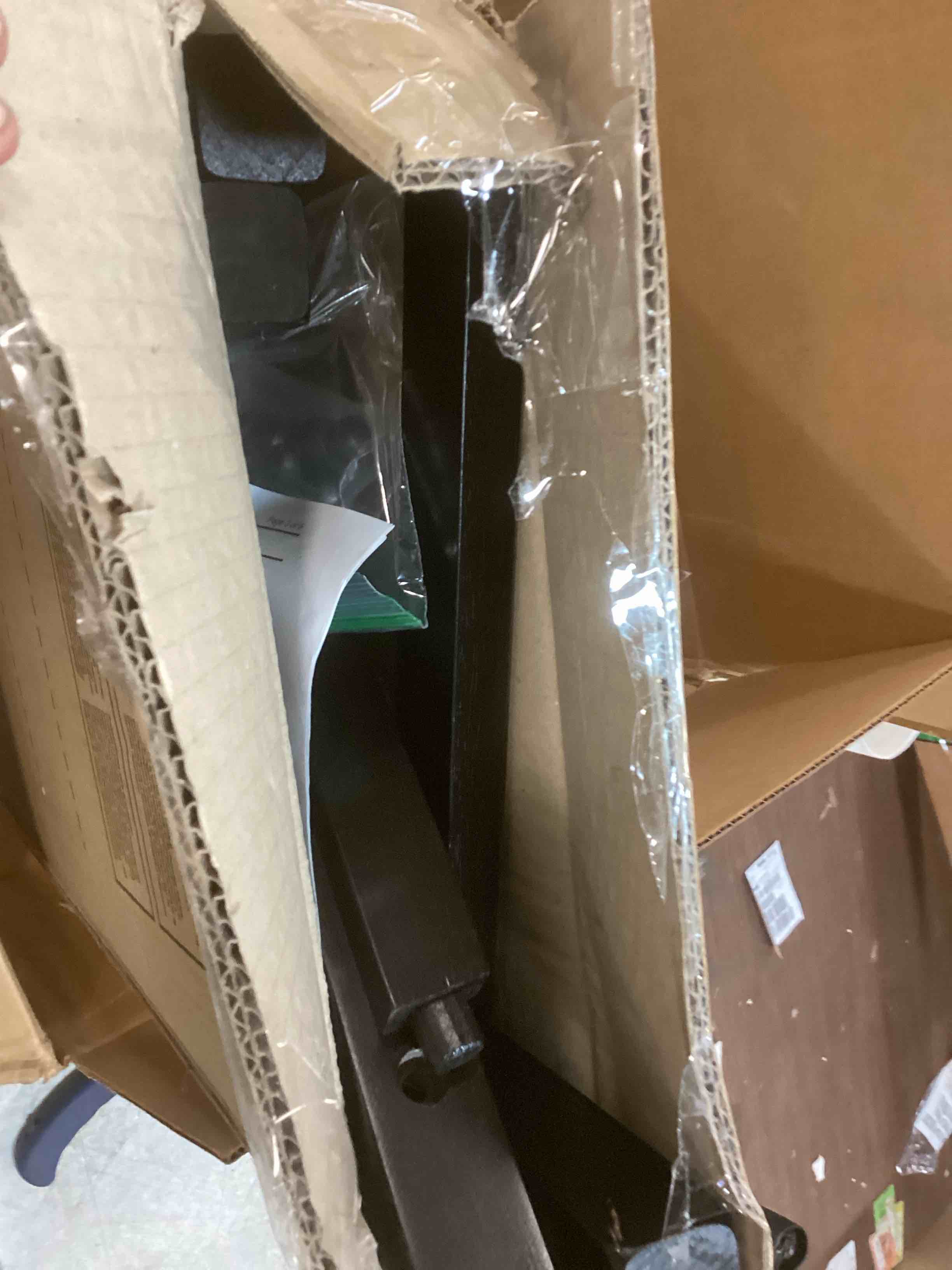 https://s3.amazonaws.com/lotting-images-prod/bidfta/RED5867670_1708722433314.jpeg