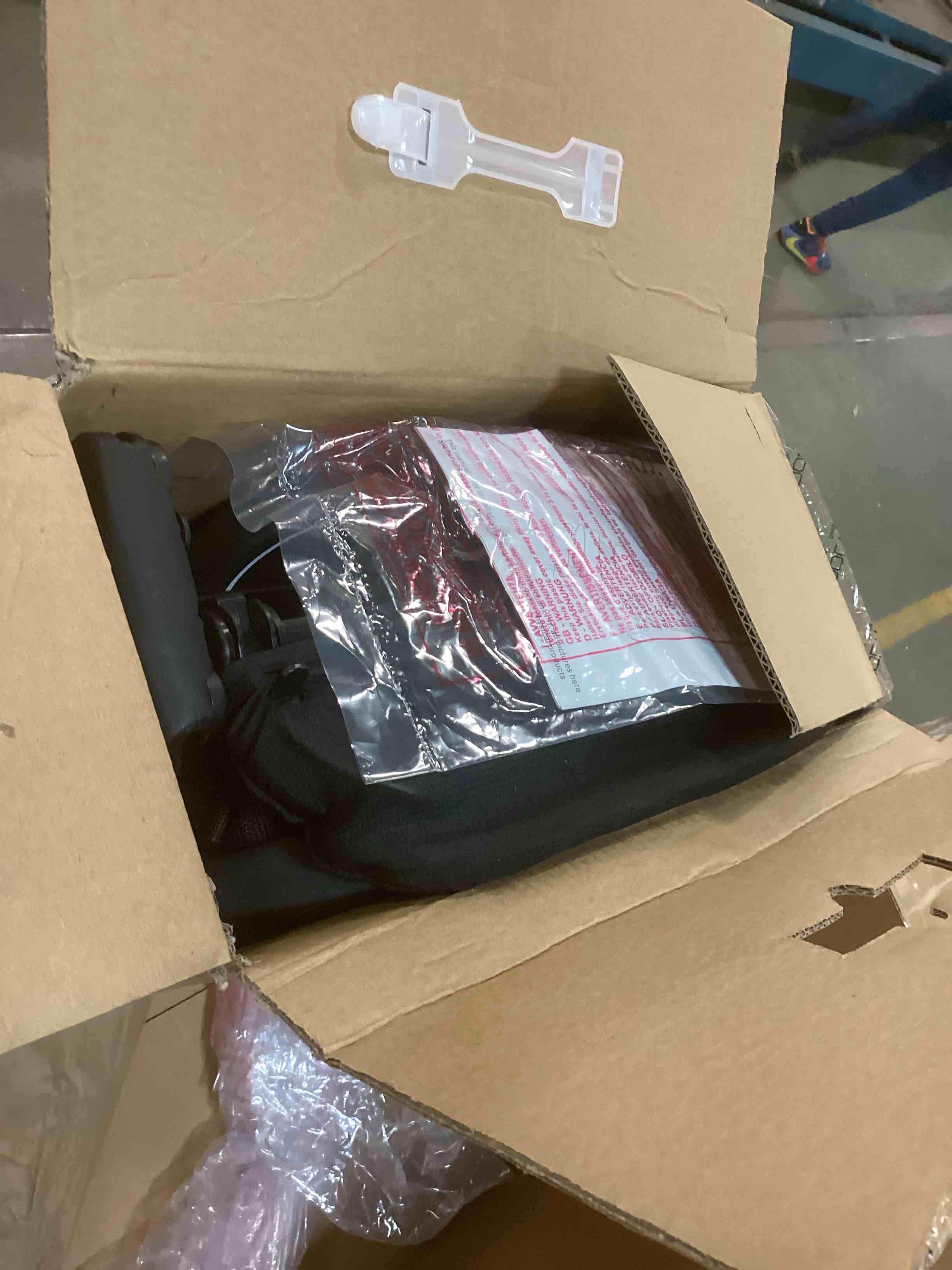 https://s3.amazonaws.com/lotting-images-prod/bidfta/RED5867680_1708723339275.jpeg