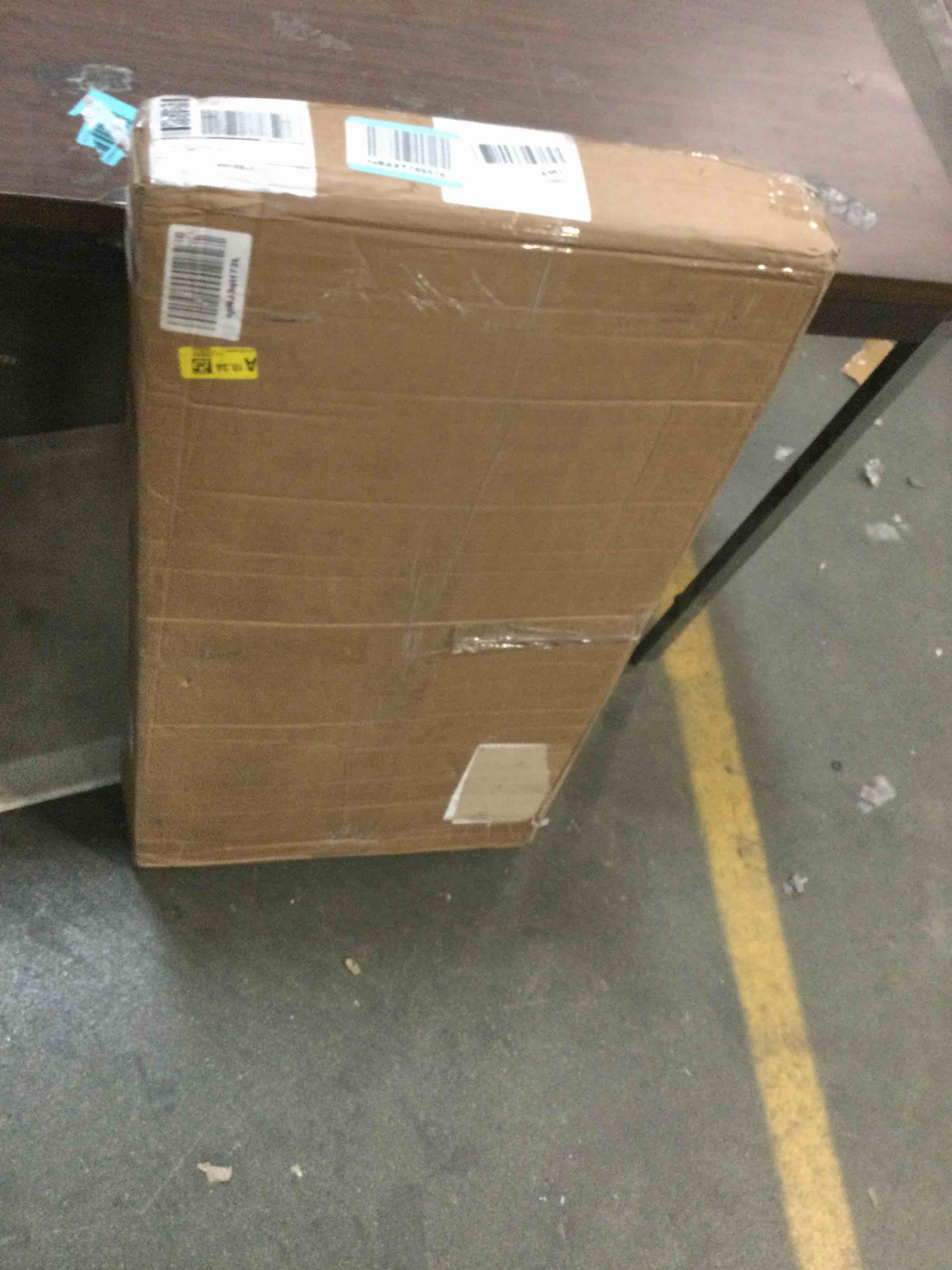 https://s3.amazonaws.com/lotting-images-prod/bidfta/RED5867720_1708784588597.jpeg