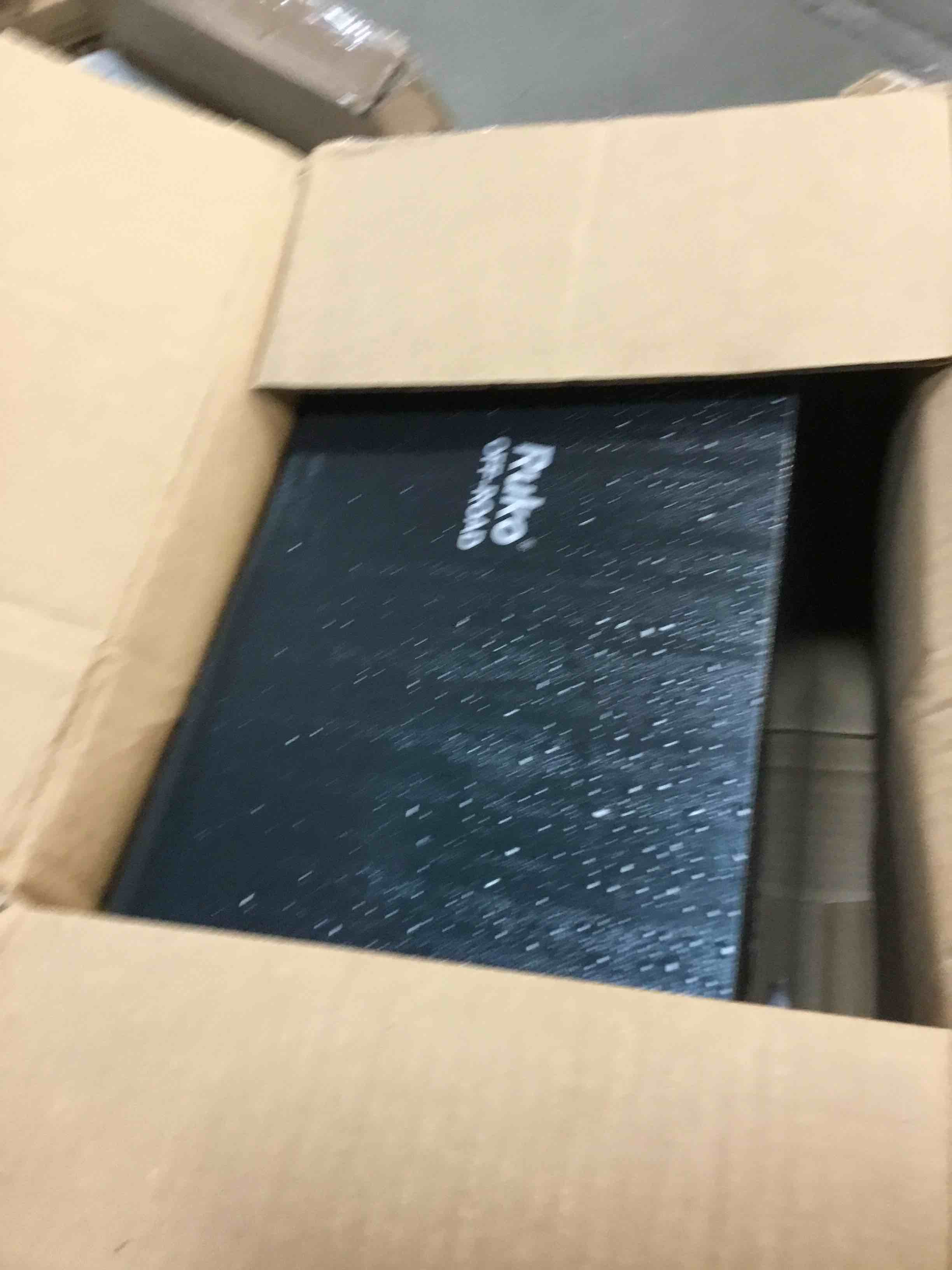 https://s3.amazonaws.com/lotting-images-prod/bidfta/RED5867961_1708952386954.jpeg