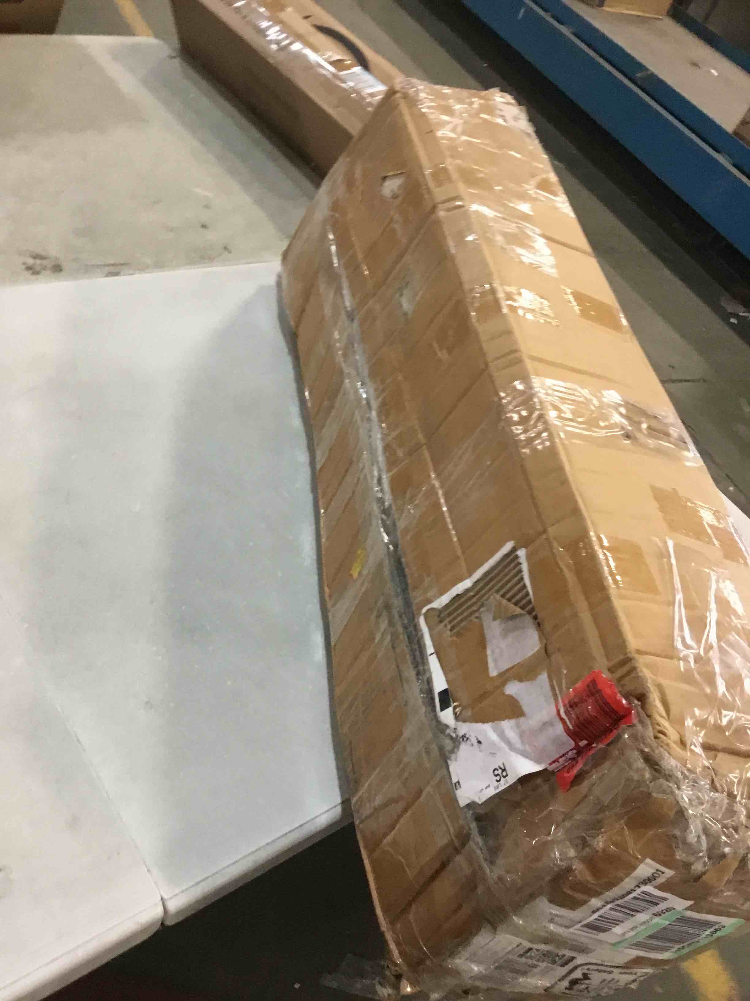 https://s3.amazonaws.com/lotting-images-prod/bidfta/RED5868079_1708966637802.jpeg