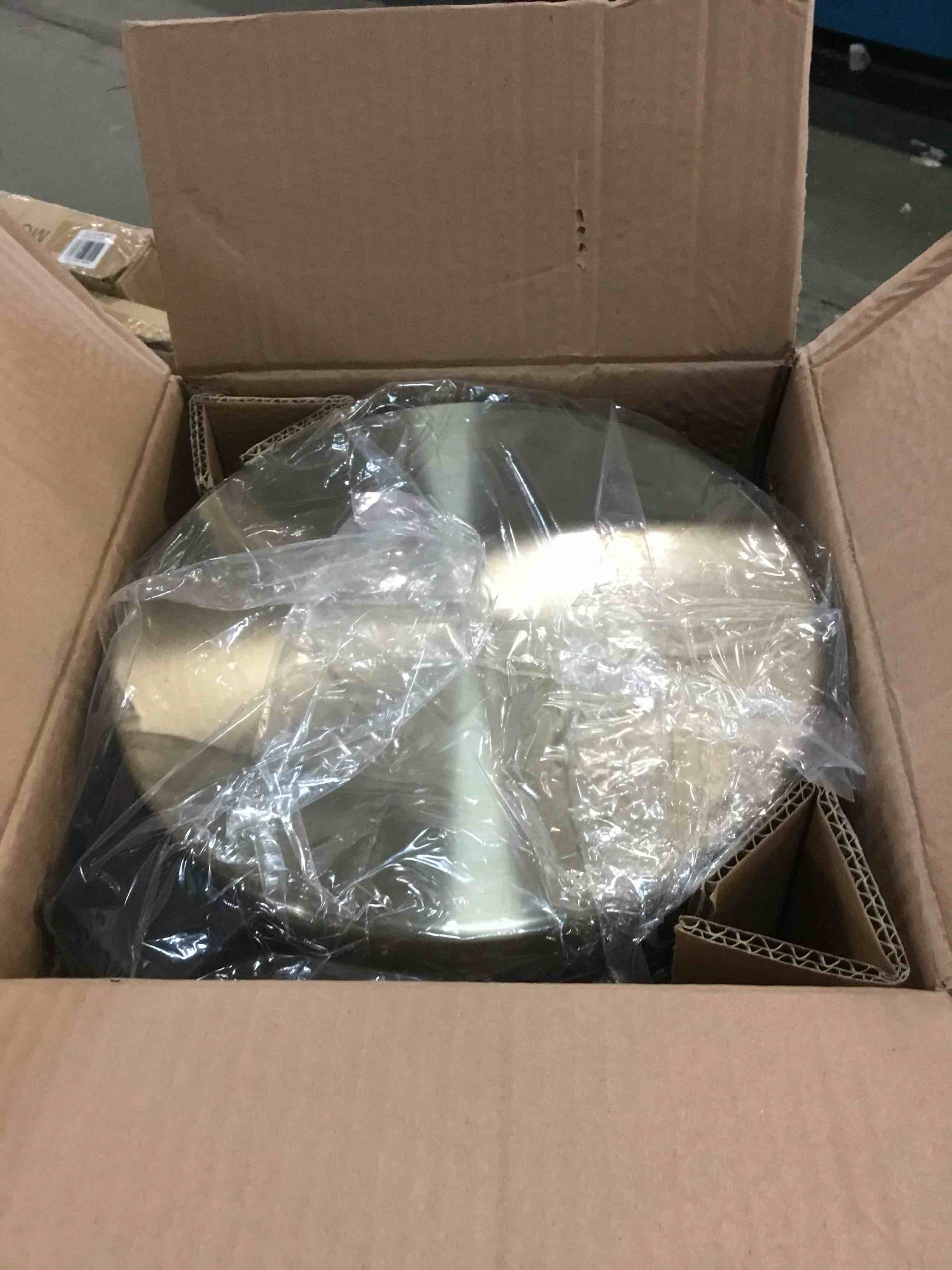 https://s3.amazonaws.com/lotting-images-prod/bidfta/RED5868132_1708974717709.jpeg