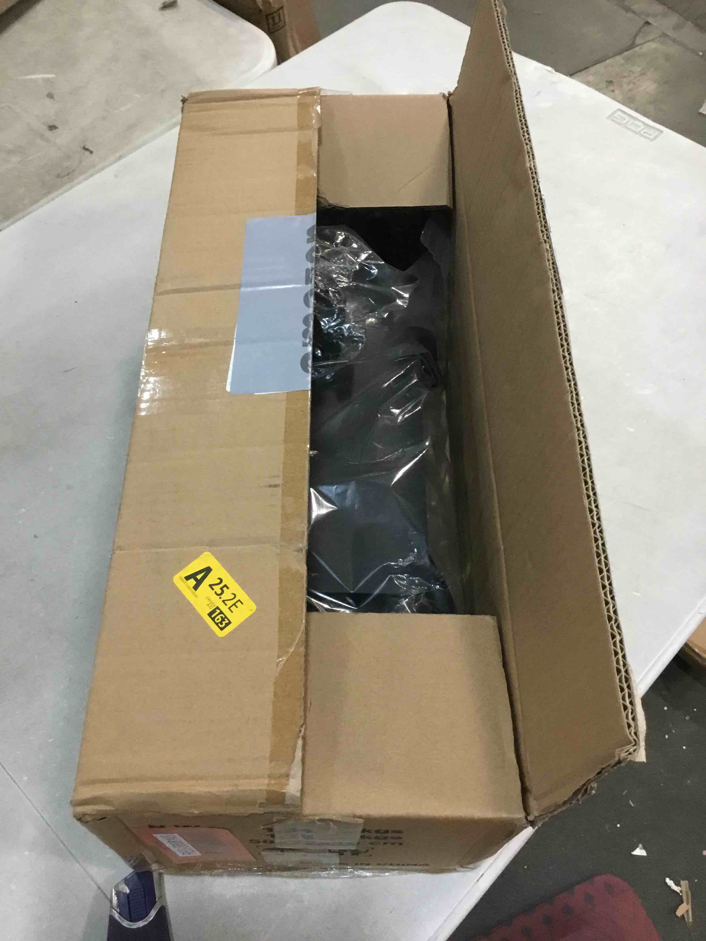 https://s3.amazonaws.com/lotting-images-prod/bidfta/RED5868143_1708976650254.jpeg