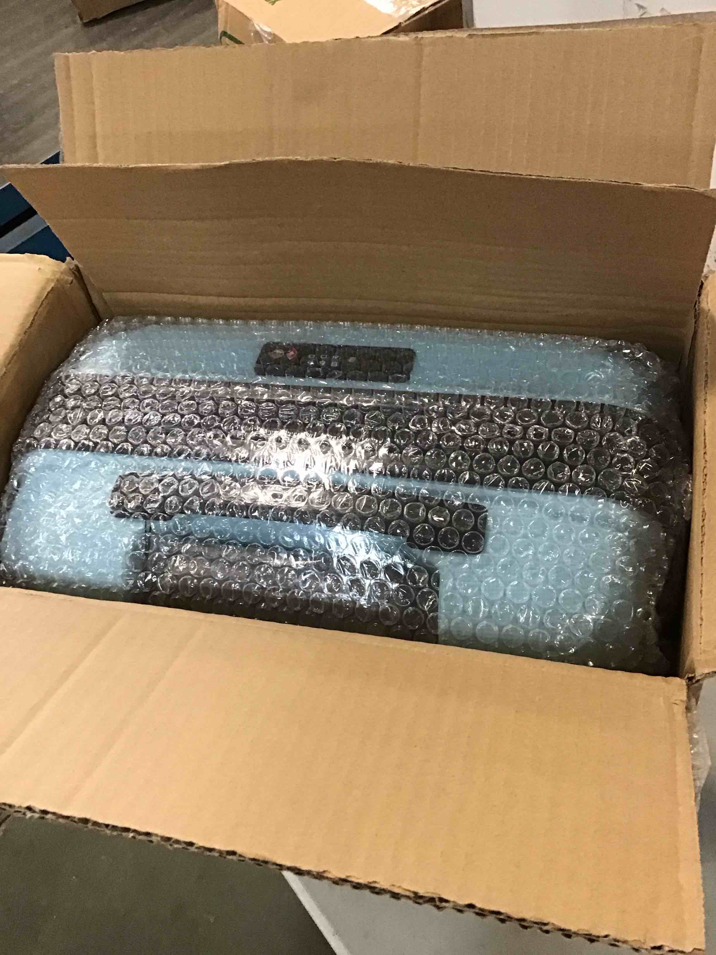 https://s3.amazonaws.com/lotting-images-prod/bidfta/RED5868247_1709043991459.jpeg