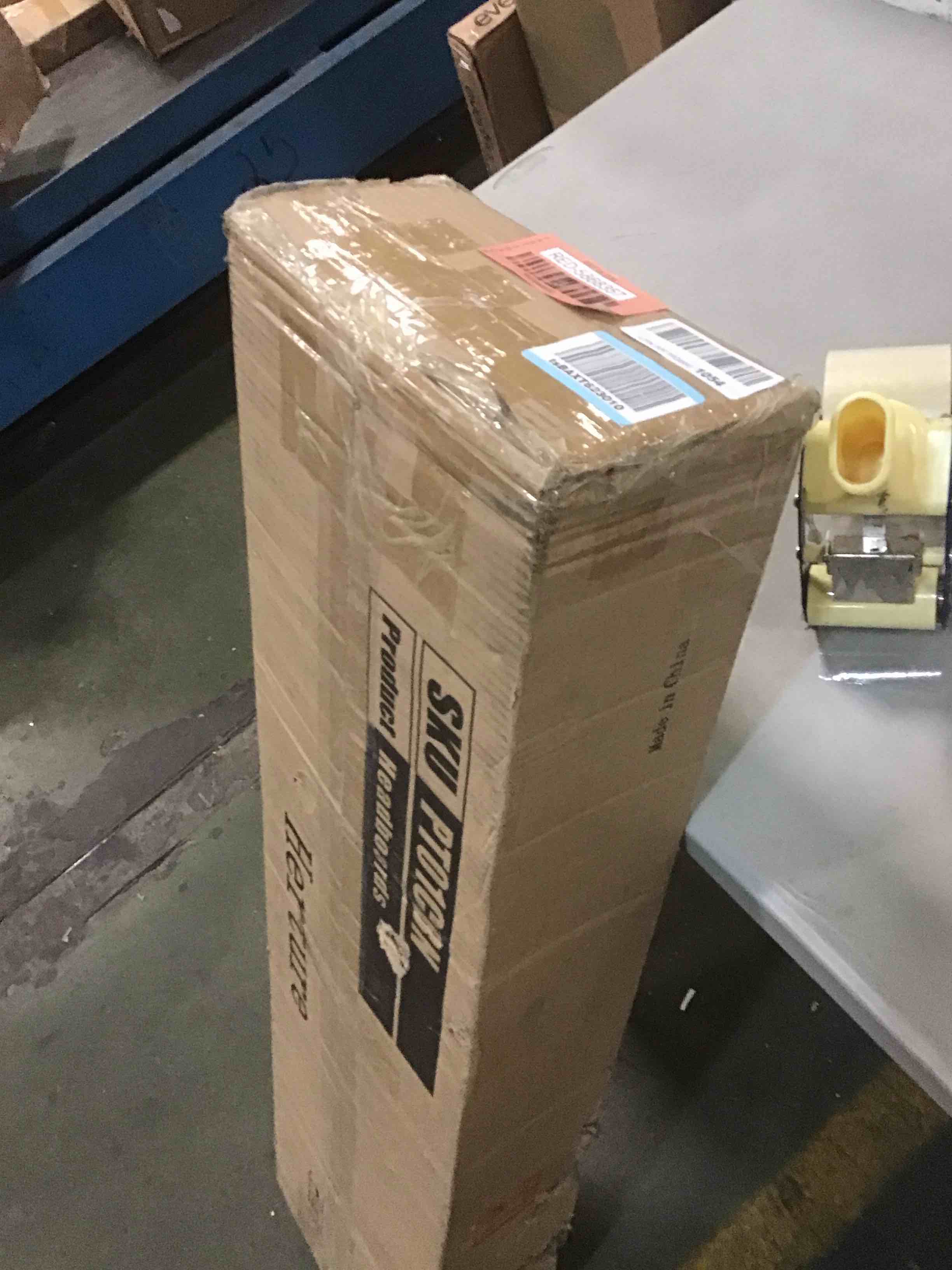 https://s3.amazonaws.com/lotting-images-prod/bidfta/RED5868357_1709062153900.jpeg