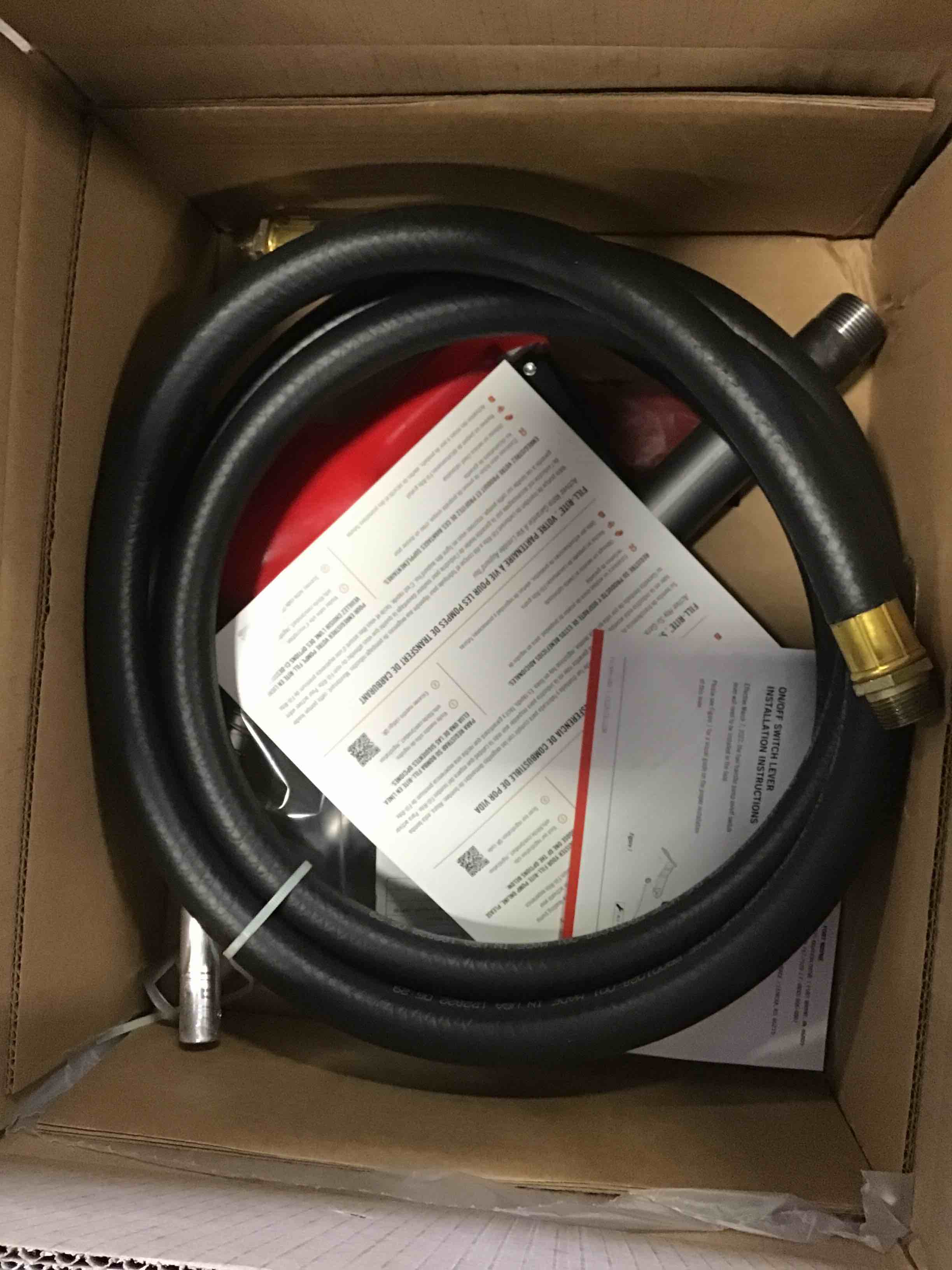 https://s3.amazonaws.com/lotting-images-prod/bidfta/RED5869228_1708808541996.jpeg