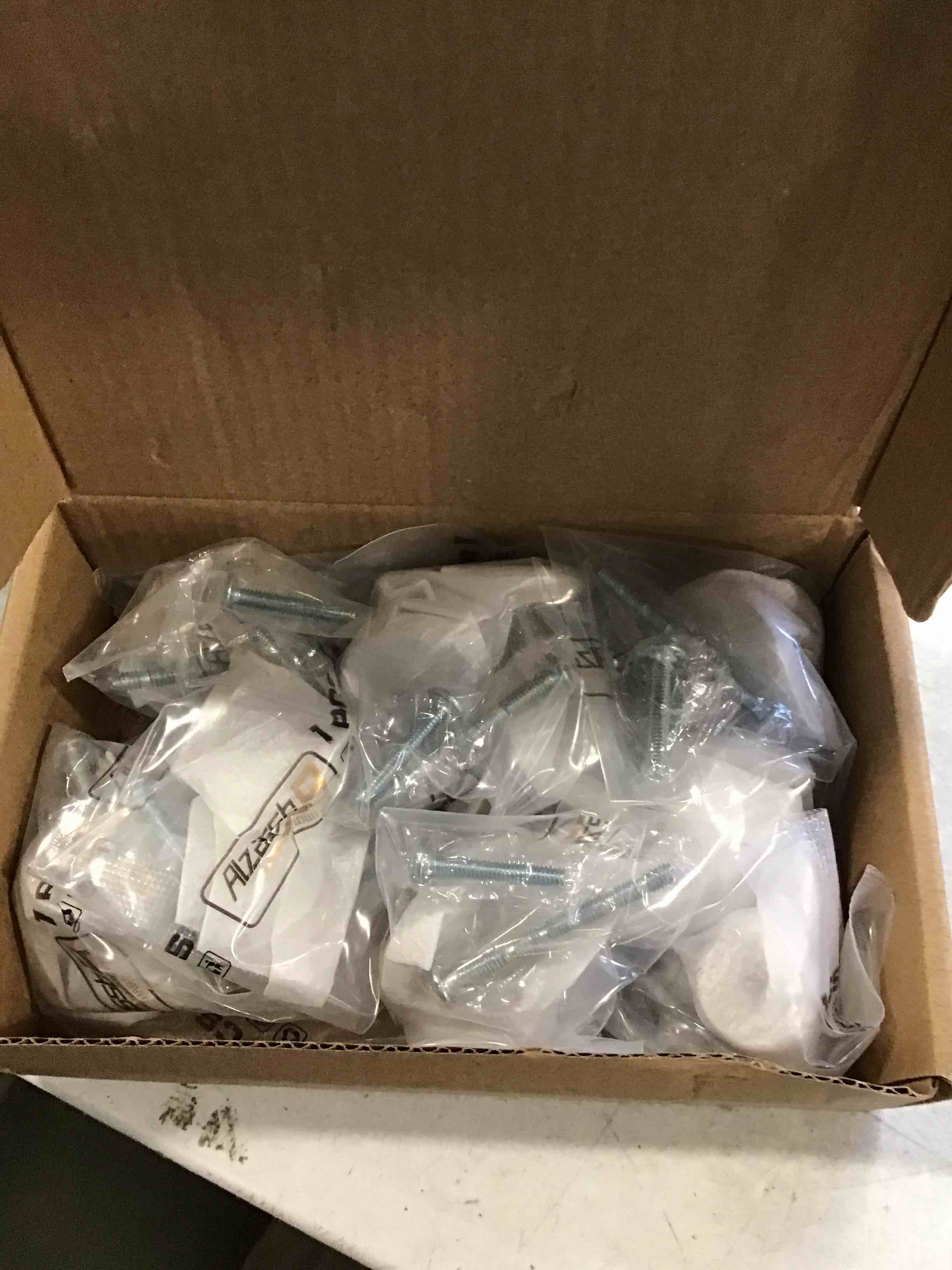 https://s3.amazonaws.com/lotting-images-prod/bidfta/RED5869332_1709043207397.jpeg