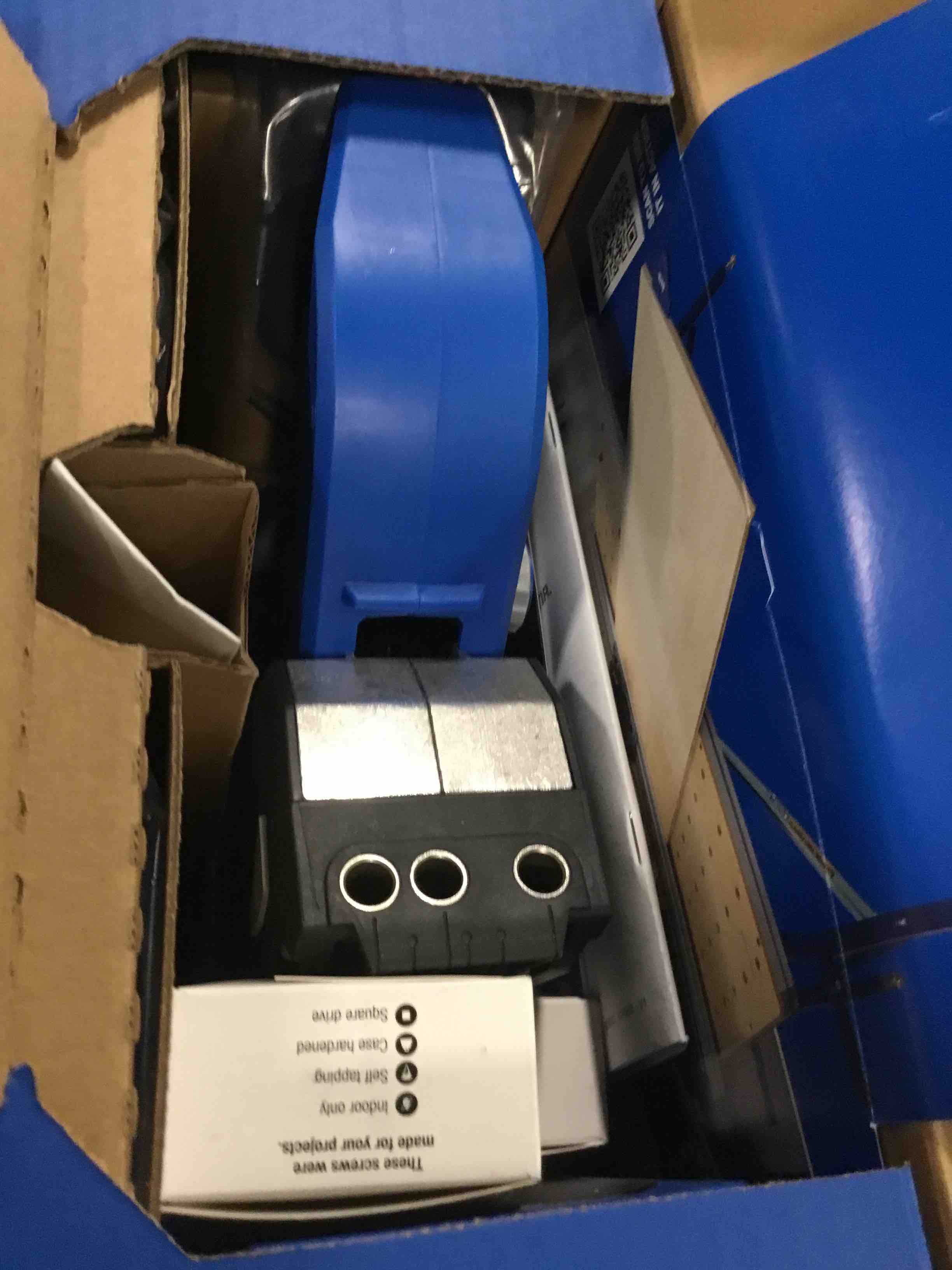 https://s3.amazonaws.com/lotting-images-prod/bidfta/RED5869804_1709128434830.jpeg