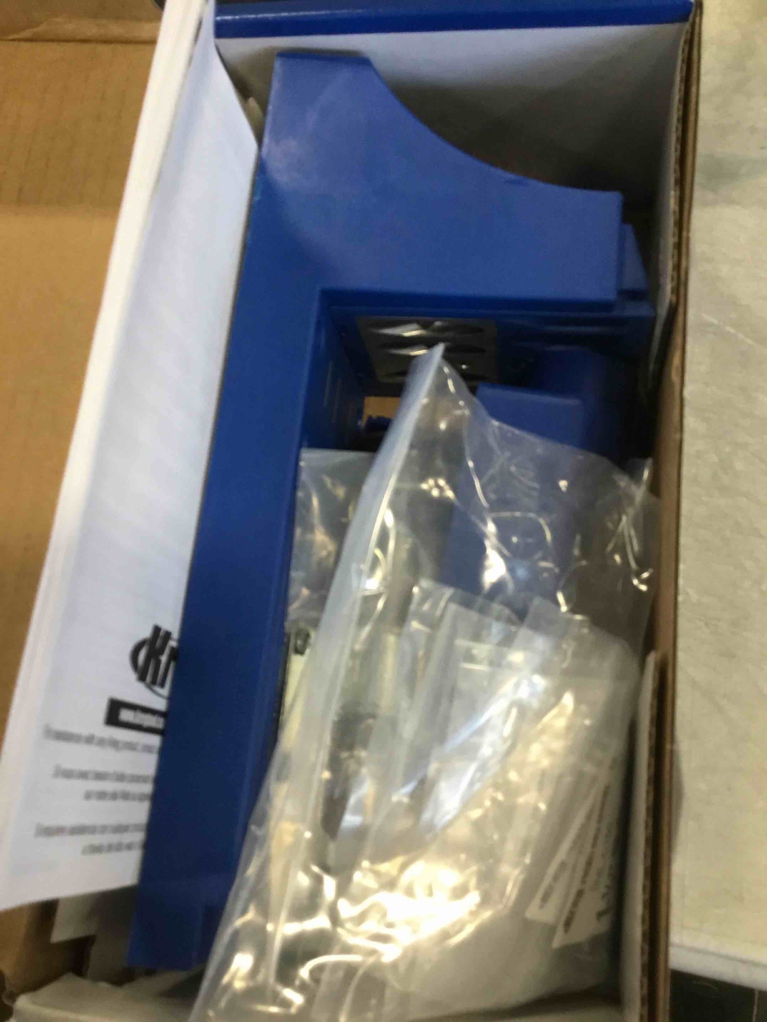 https://s3.amazonaws.com/lotting-images-prod/bidfta/RED5871304_1709238053904.jpeg