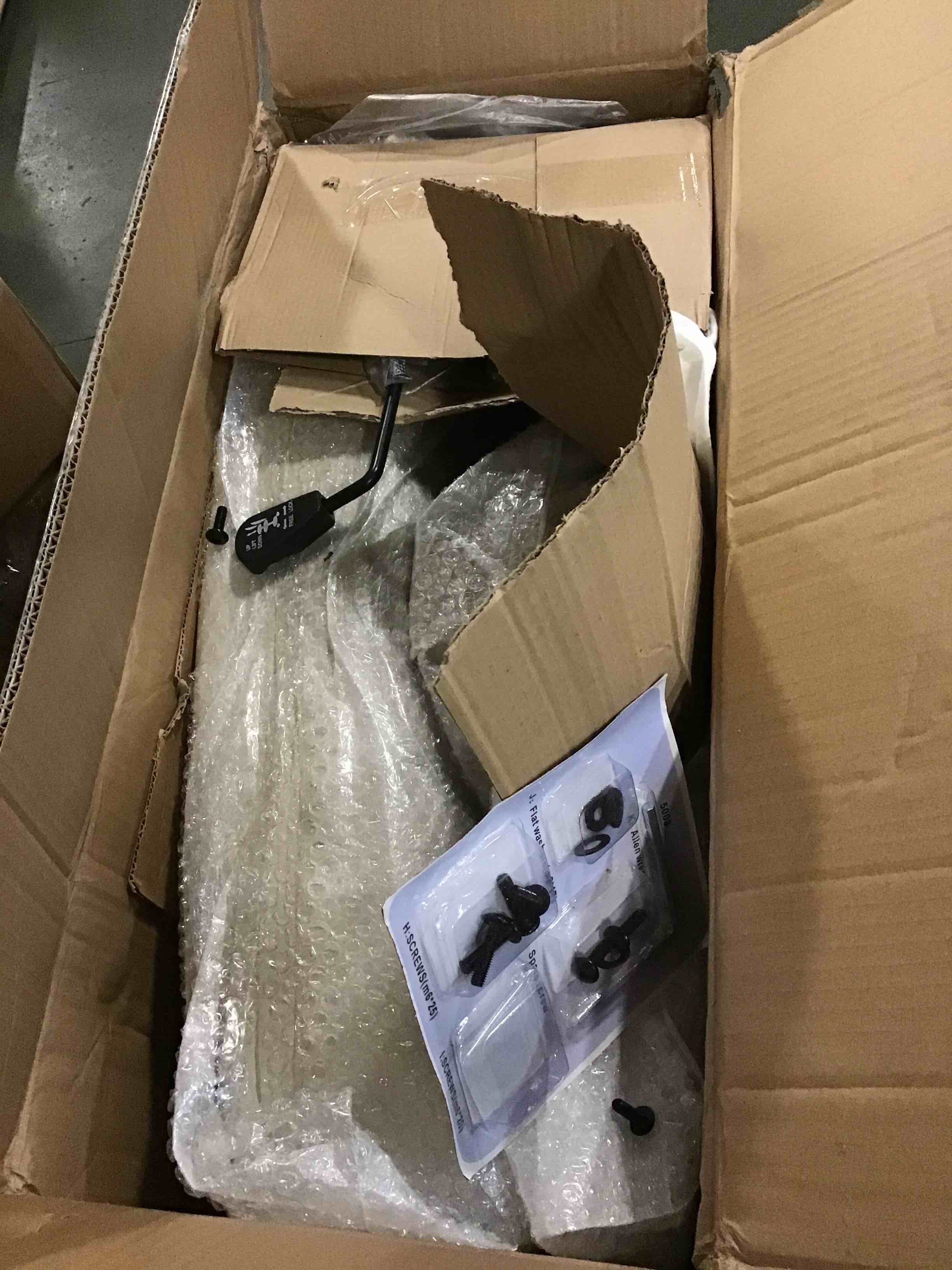 https://s3.amazonaws.com/lotting-images-prod/bidfta/RED5873307_1708691943598.jpeg