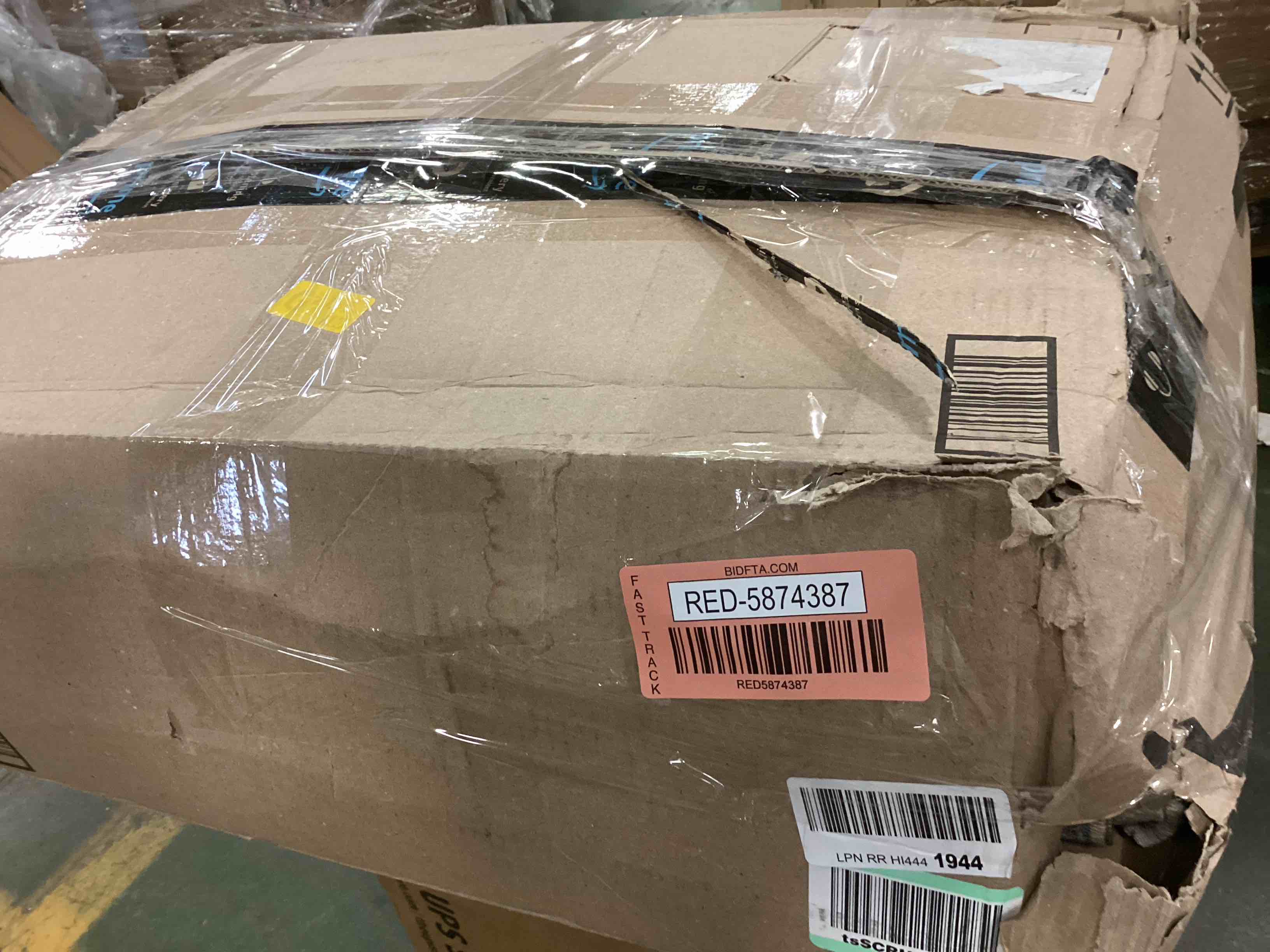 https://s3.amazonaws.com/lotting-images-prod/bidfta/RED5874387_1709316507237.jpeg