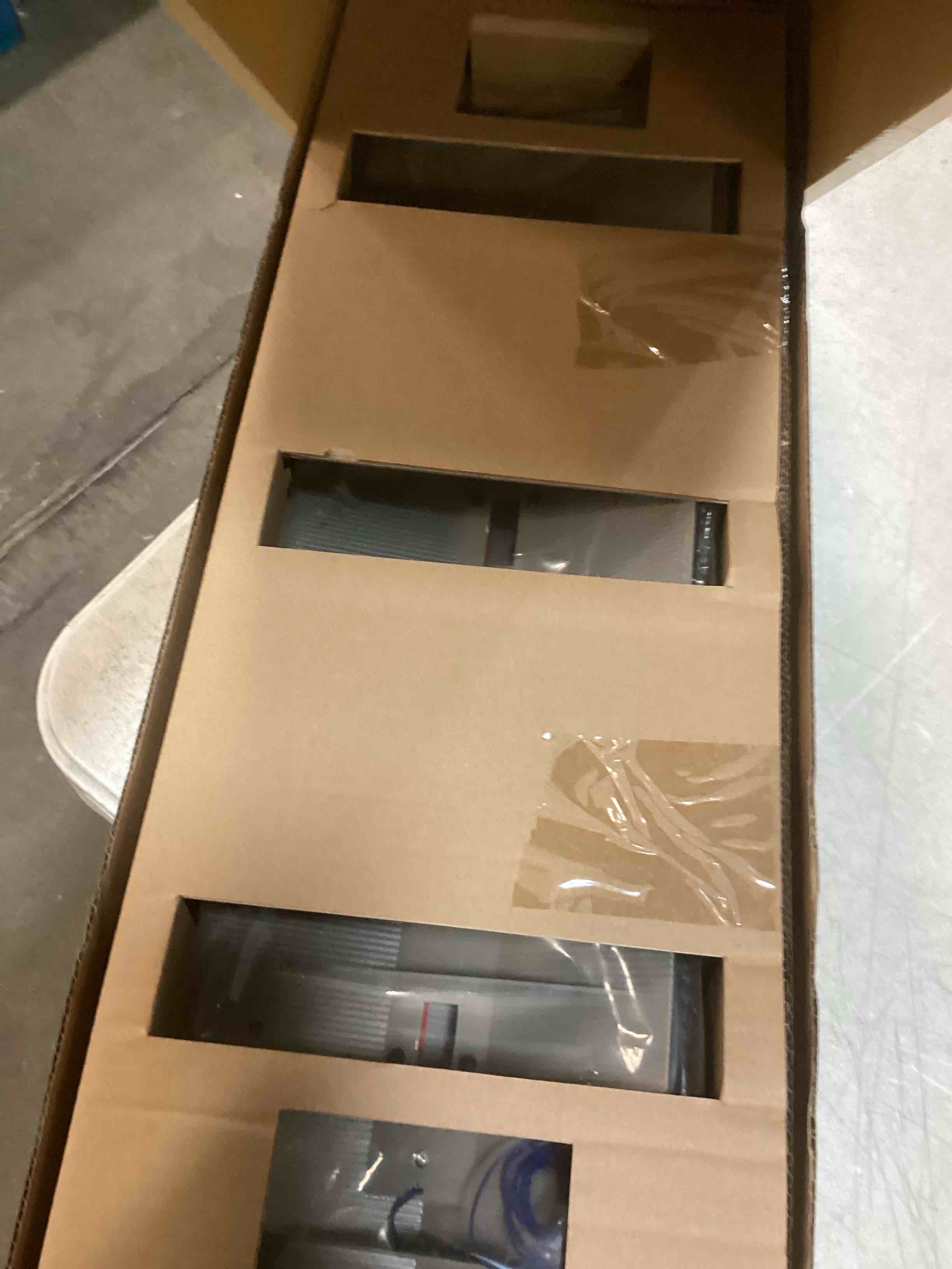 https://s3.amazonaws.com/lotting-images-prod/bidfta/RED5874648_1708786330563.jpeg