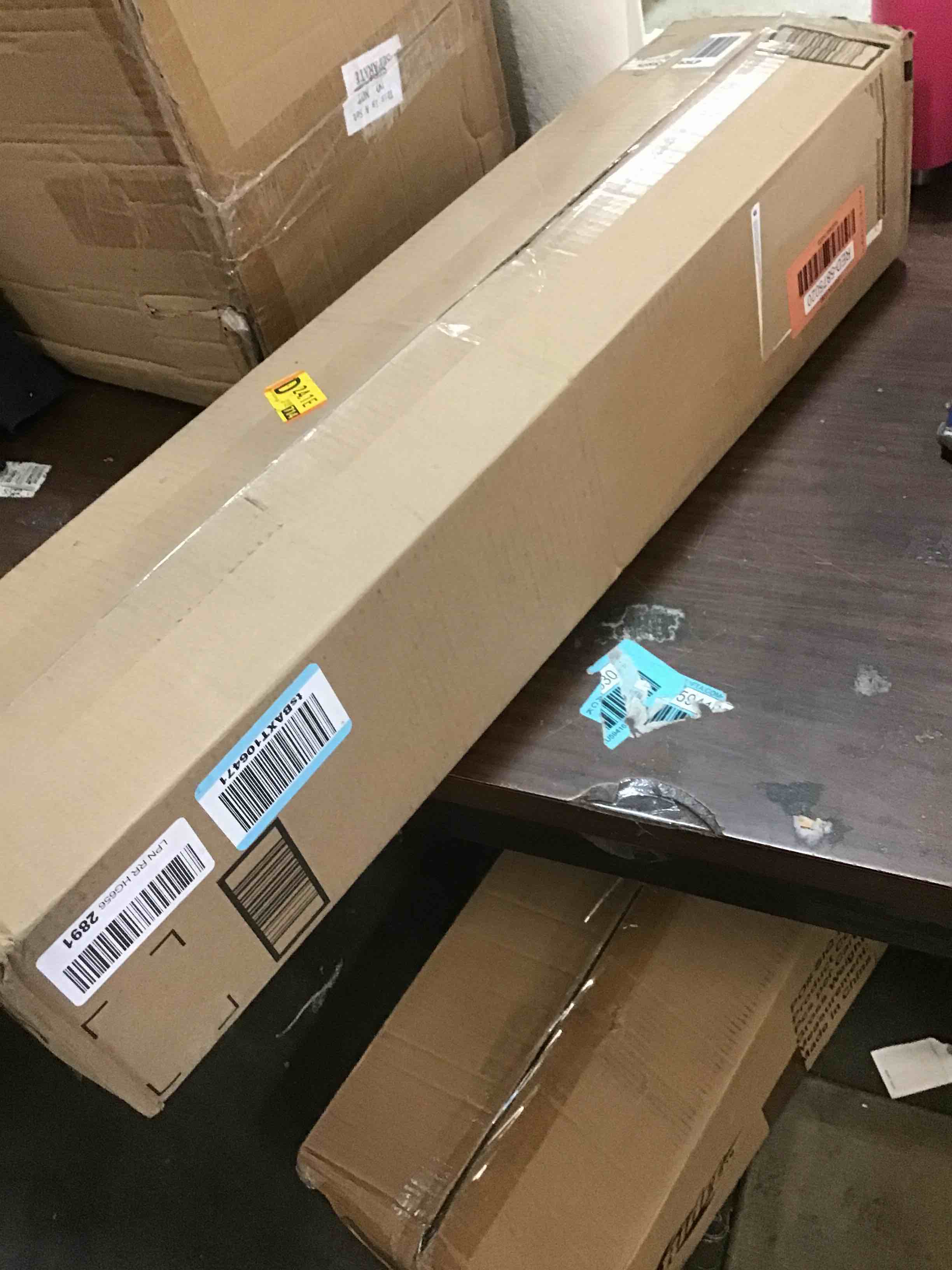 https://s3.amazonaws.com/lotting-images-prod/bidfta/RED5875020_1708973889880.jpeg