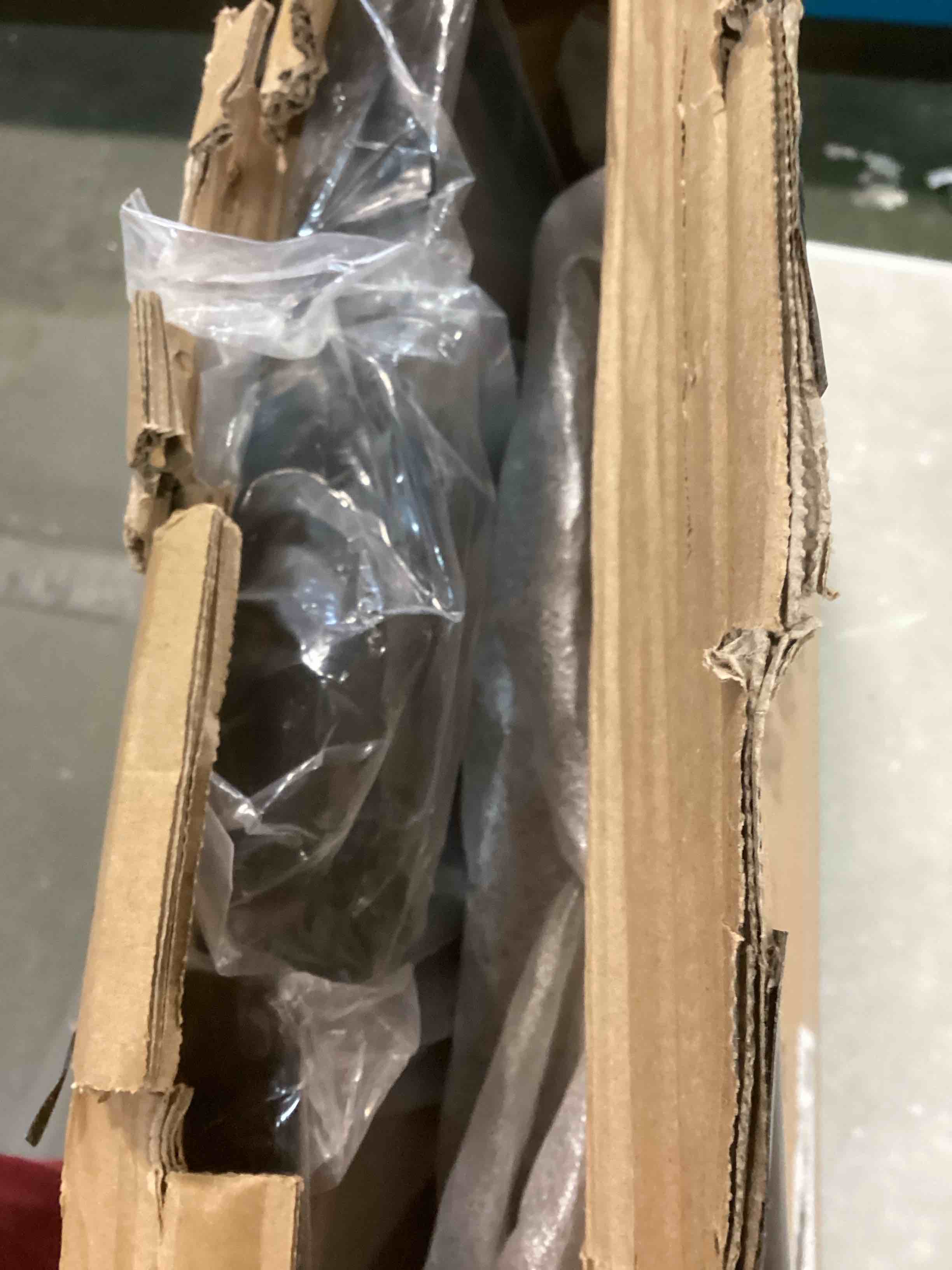 https://s3.amazonaws.com/lotting-images-prod/bidfta/RED5875161_1709043991258.jpeg