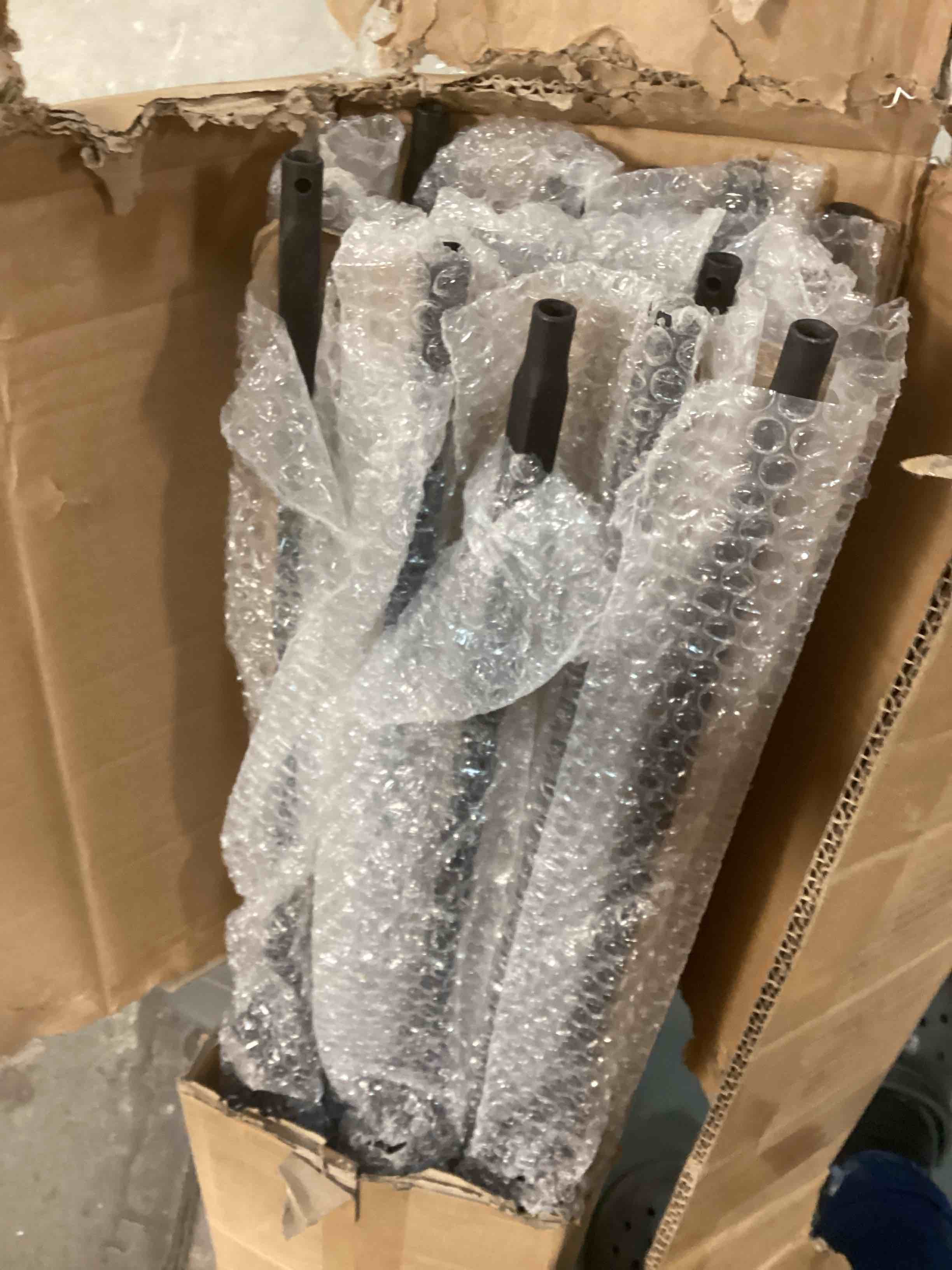 https://s3.amazonaws.com/lotting-images-prod/bidfta/RED5875200_1709049612794.jpeg