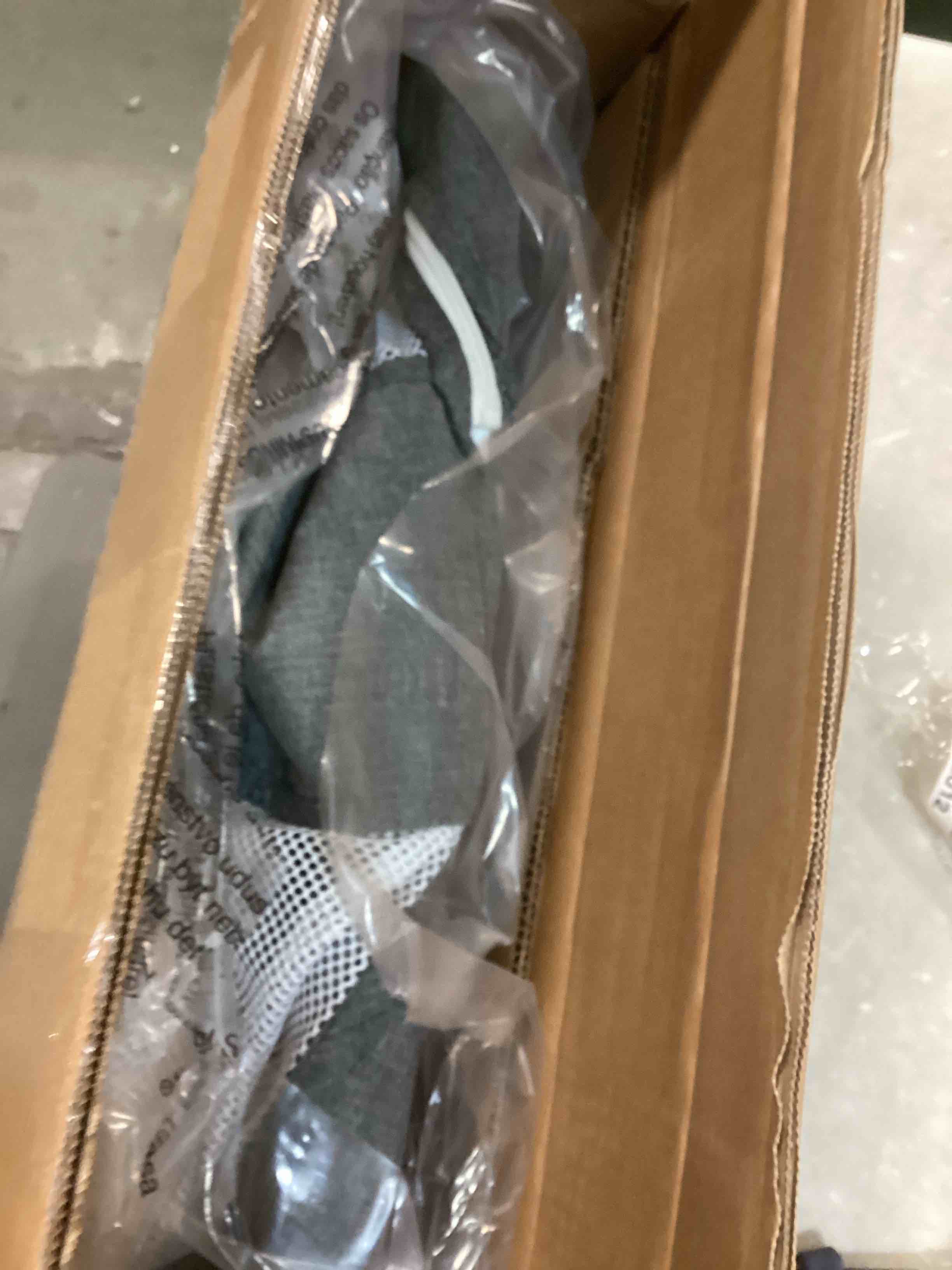 https://s3.amazonaws.com/lotting-images-prod/bidfta/RED5875256_1709057968842.jpeg