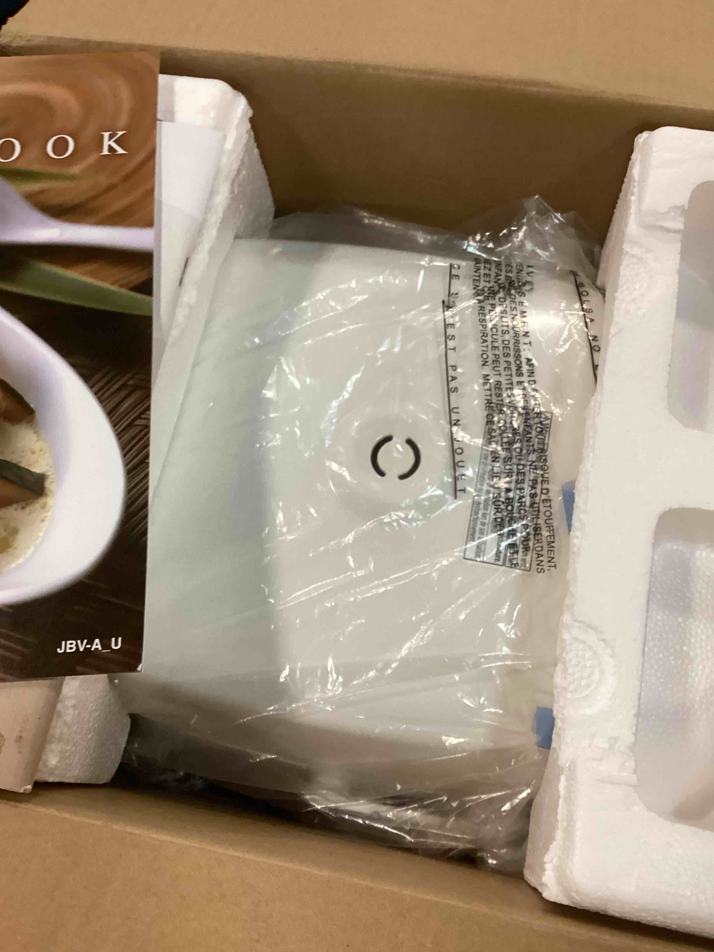 https://s3.amazonaws.com/lotting-images-prod/bidfta/RED5875295_1709061259419.jpeg