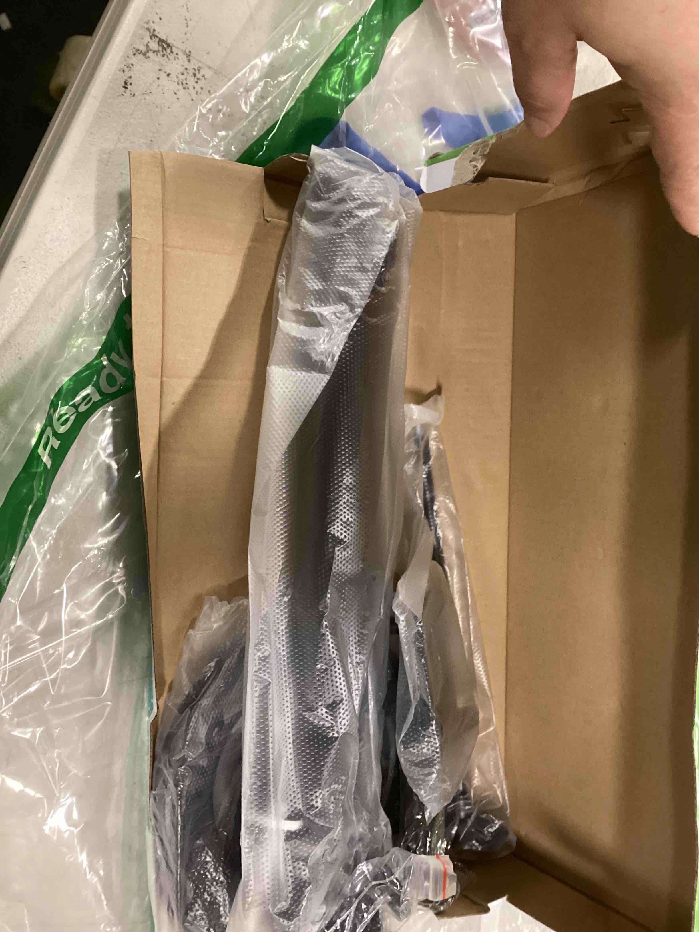 https://s3.amazonaws.com/lotting-images-prod/bidfta/RED5876195_1711104782894.jpeg