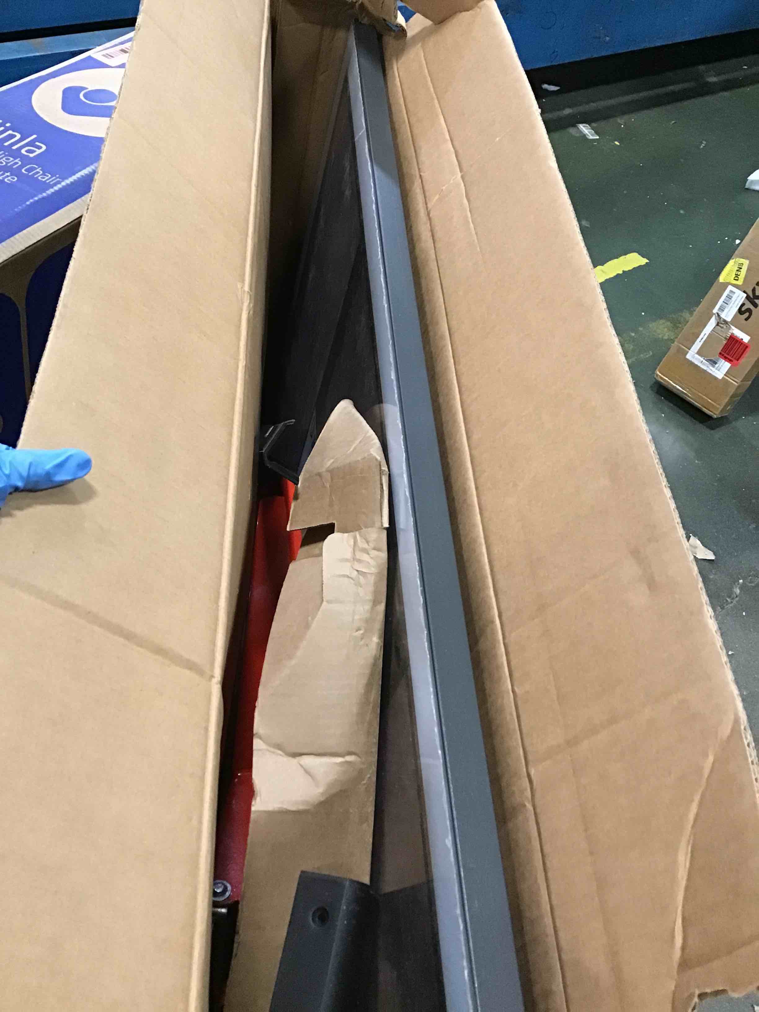 https://s3.amazonaws.com/lotting-images-prod/bidfta/RED5877576_1710960407228.jpeg