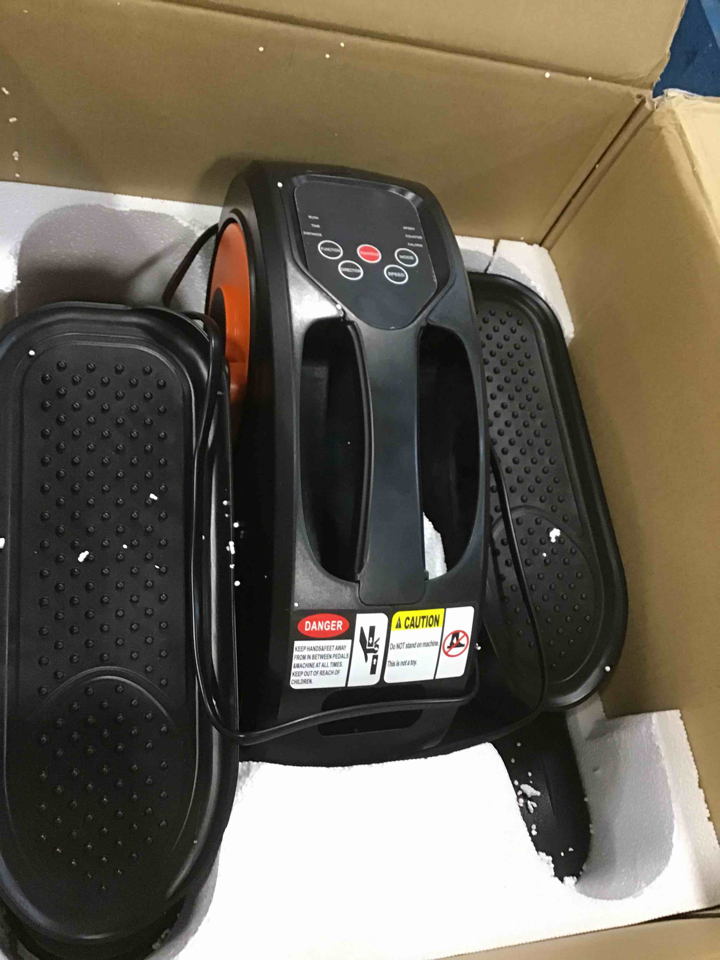 https://s3.amazonaws.com/lotting-images-prod/bidfta/RED5878099_1711200561229.jpeg