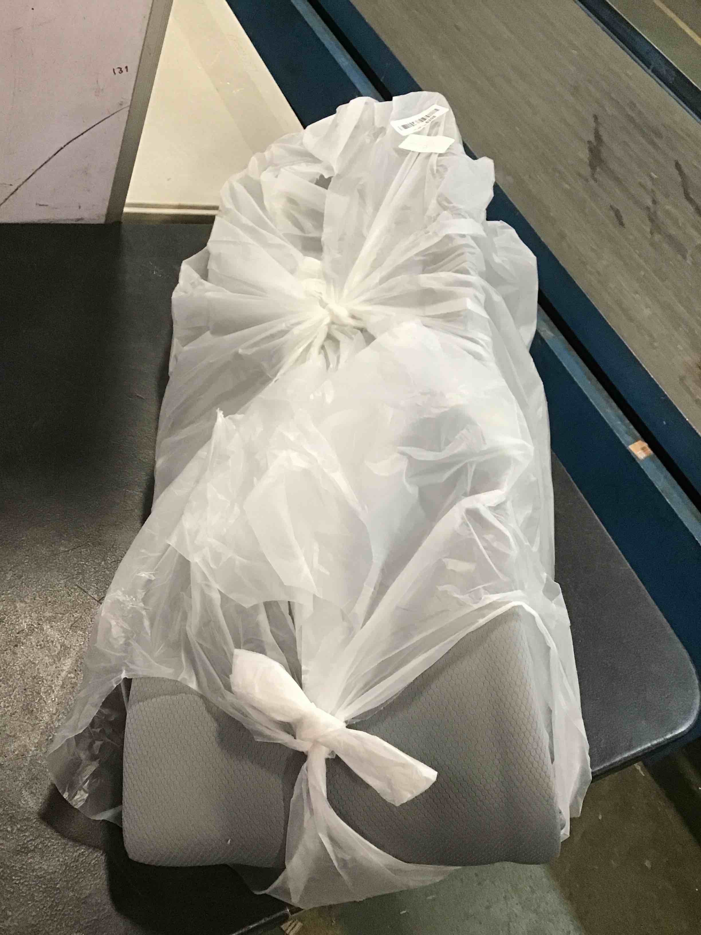https://s3.amazonaws.com/lotting-images-prod/bidfta/RED5878123_1711203344775.jpeg