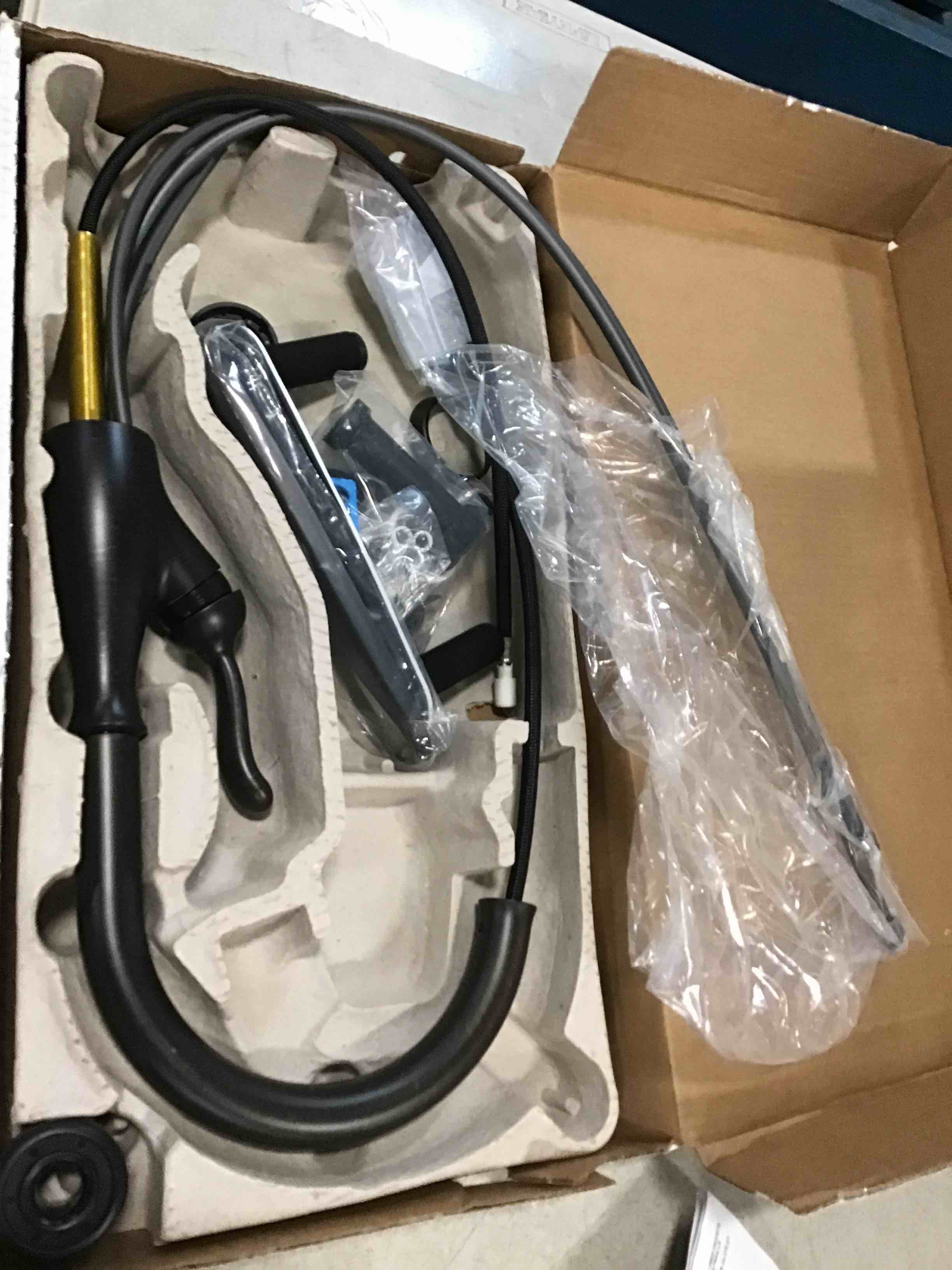 https://s3.amazonaws.com/lotting-images-prod/bidfta/RED5878299_1711374211768.jpeg