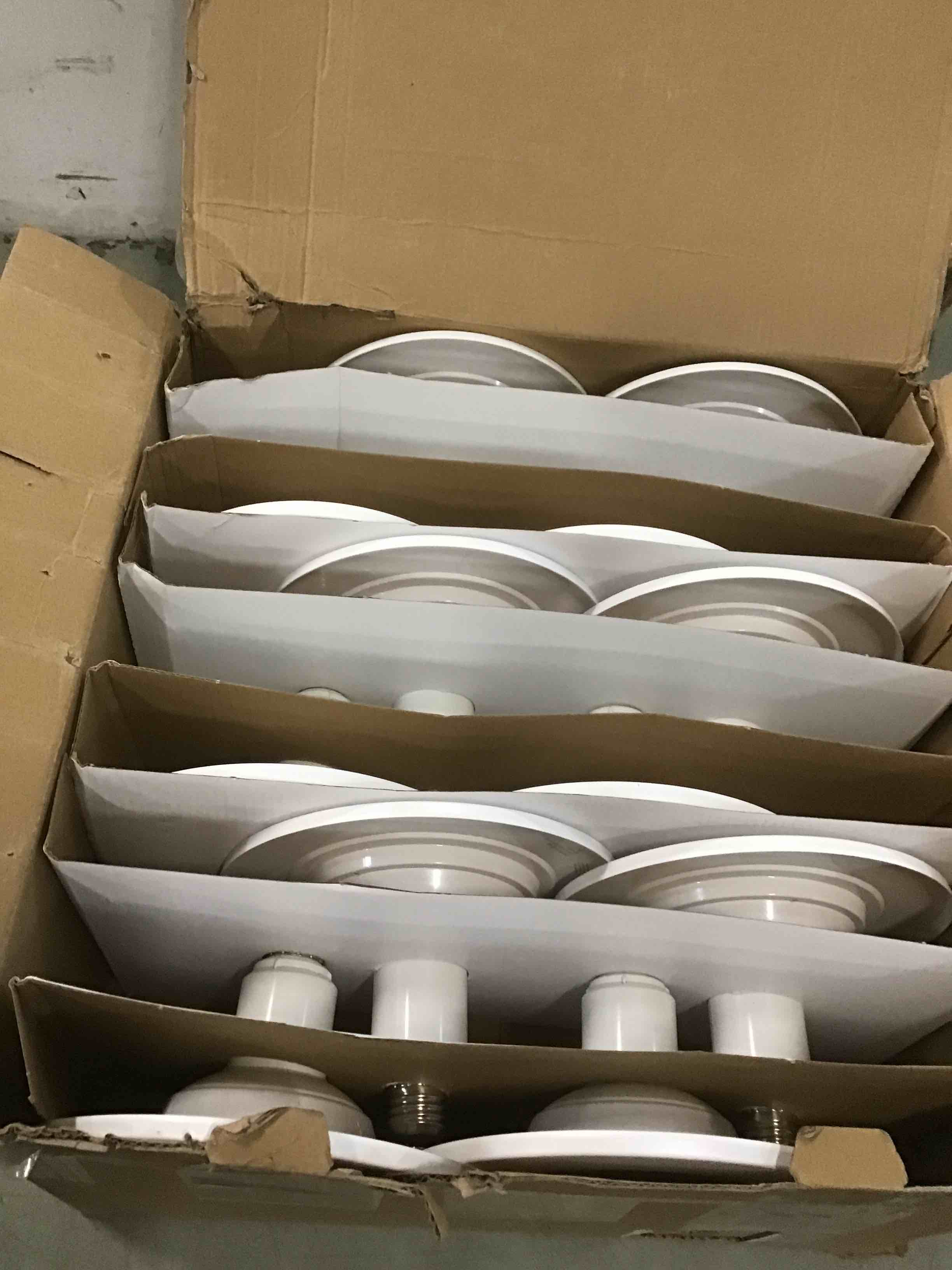 https://s3.amazonaws.com/lotting-images-prod/bidfta/RED5878670_1711484354511.jpeg