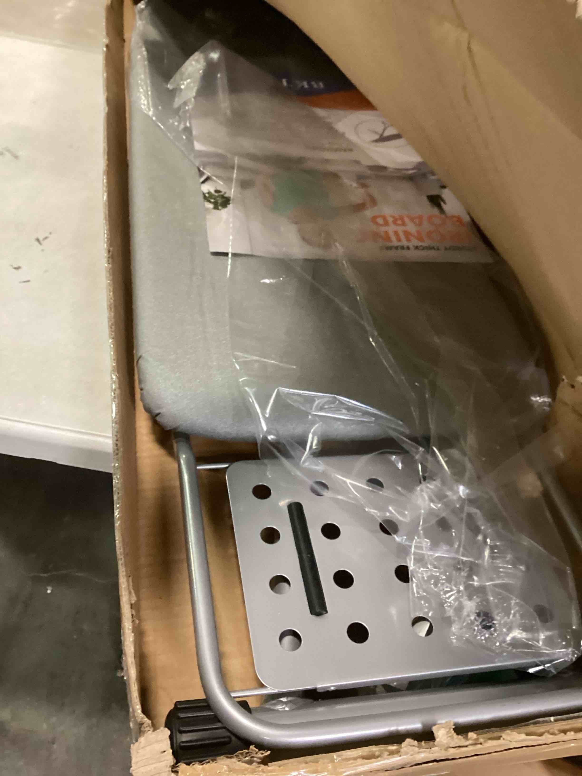 https://s3.amazonaws.com/lotting-images-prod/bidfta/RED5880384_1711648638741.jpeg