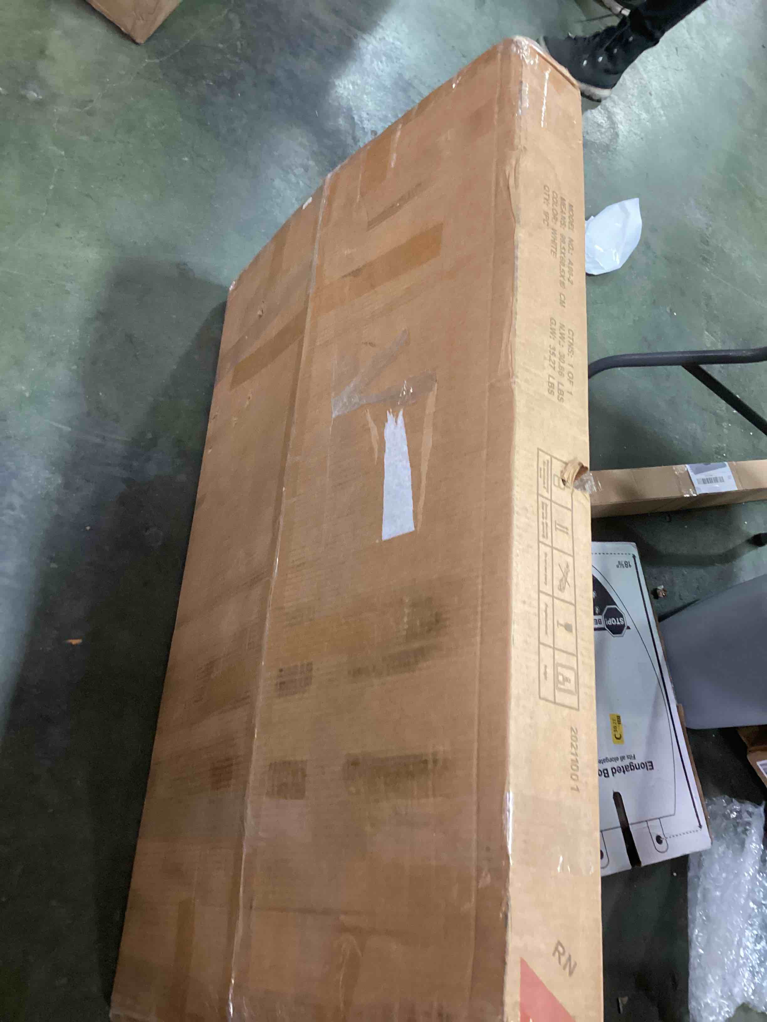 https://s3.amazonaws.com/lotting-images-prod/bidfta/RED5880667_1710949304252.jpeg