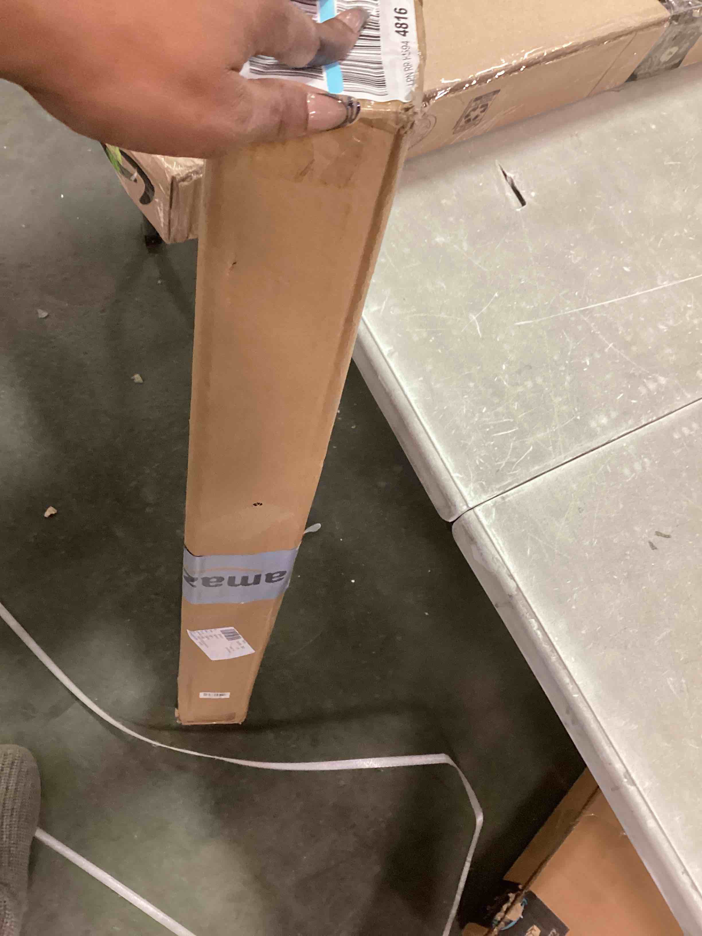 https://s3.amazonaws.com/lotting-images-prod/bidfta/RED5880675_1710950075845.jpeg