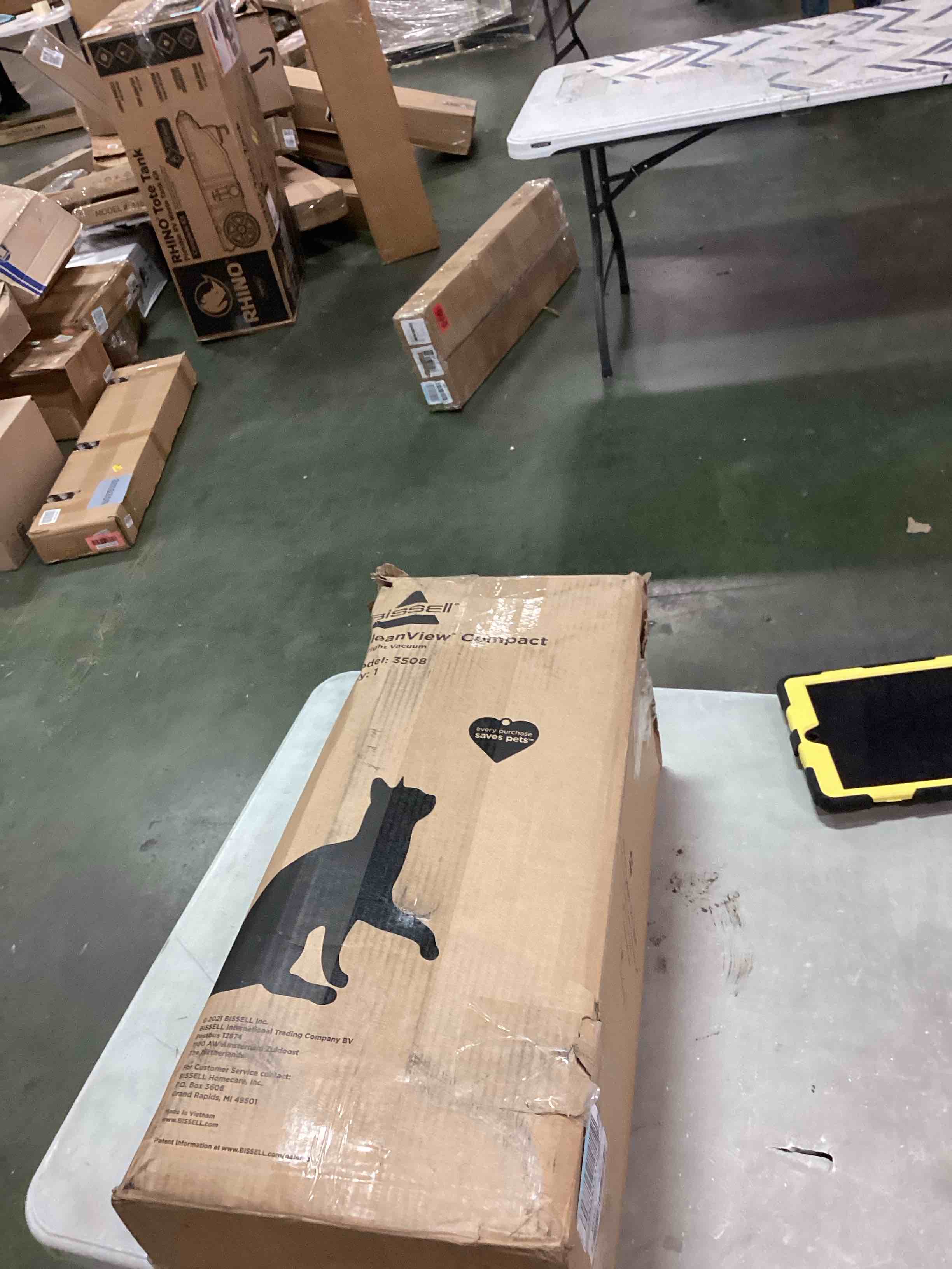 https://s3.amazonaws.com/lotting-images-prod/bidfta/RED5880780_1711028169156.jpeg