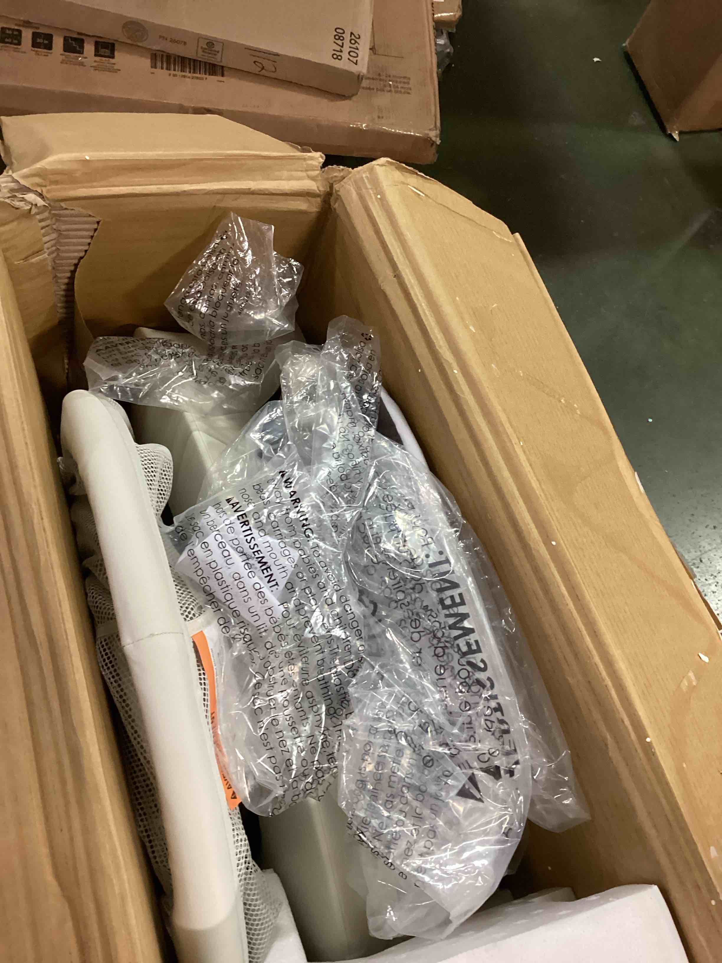 https://s3.amazonaws.com/lotting-images-prod/bidfta/RED5880833_1711479238040.jpeg