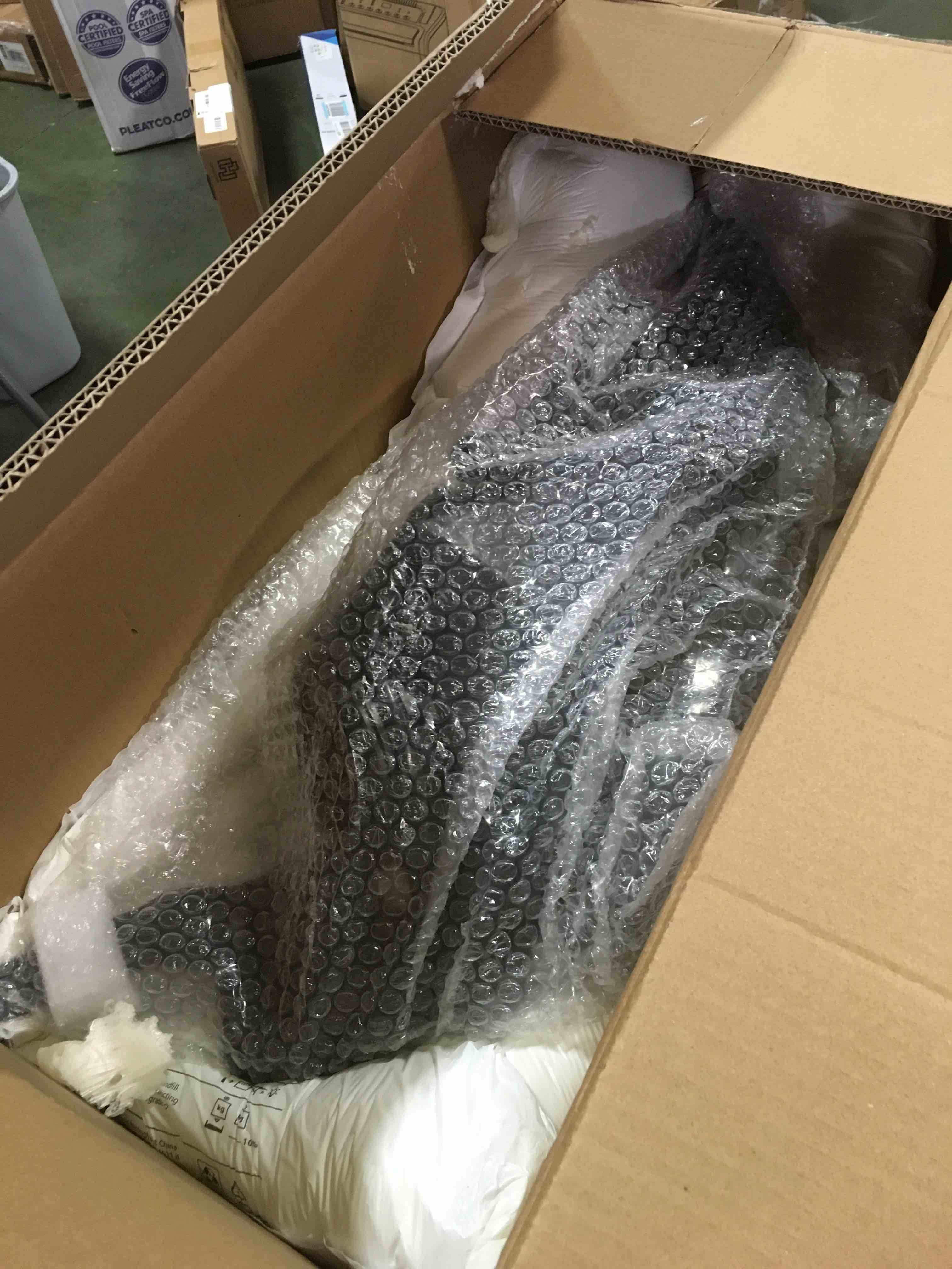 https://s3.amazonaws.com/lotting-images-prod/bidfta/RED5881539_1712597542221.jpeg