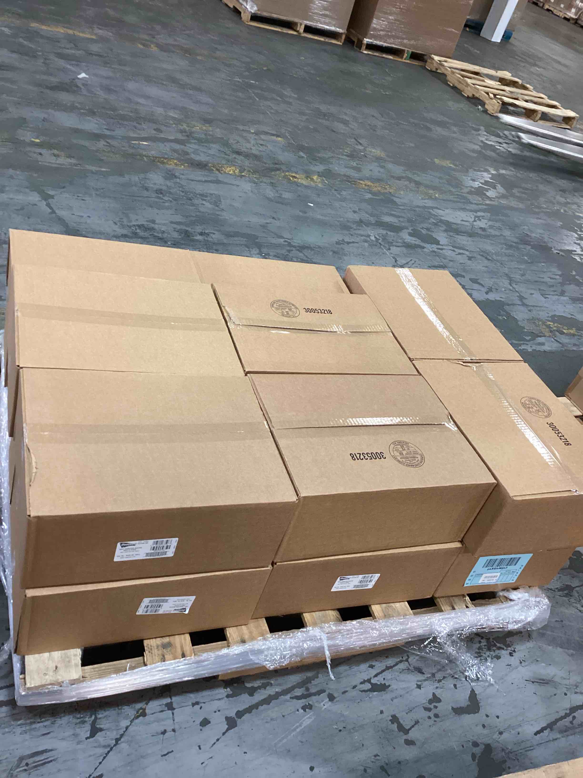 https://s3.amazonaws.com/lotting-images-prod/bidfta/RED5883389_1711033922421.jpeg