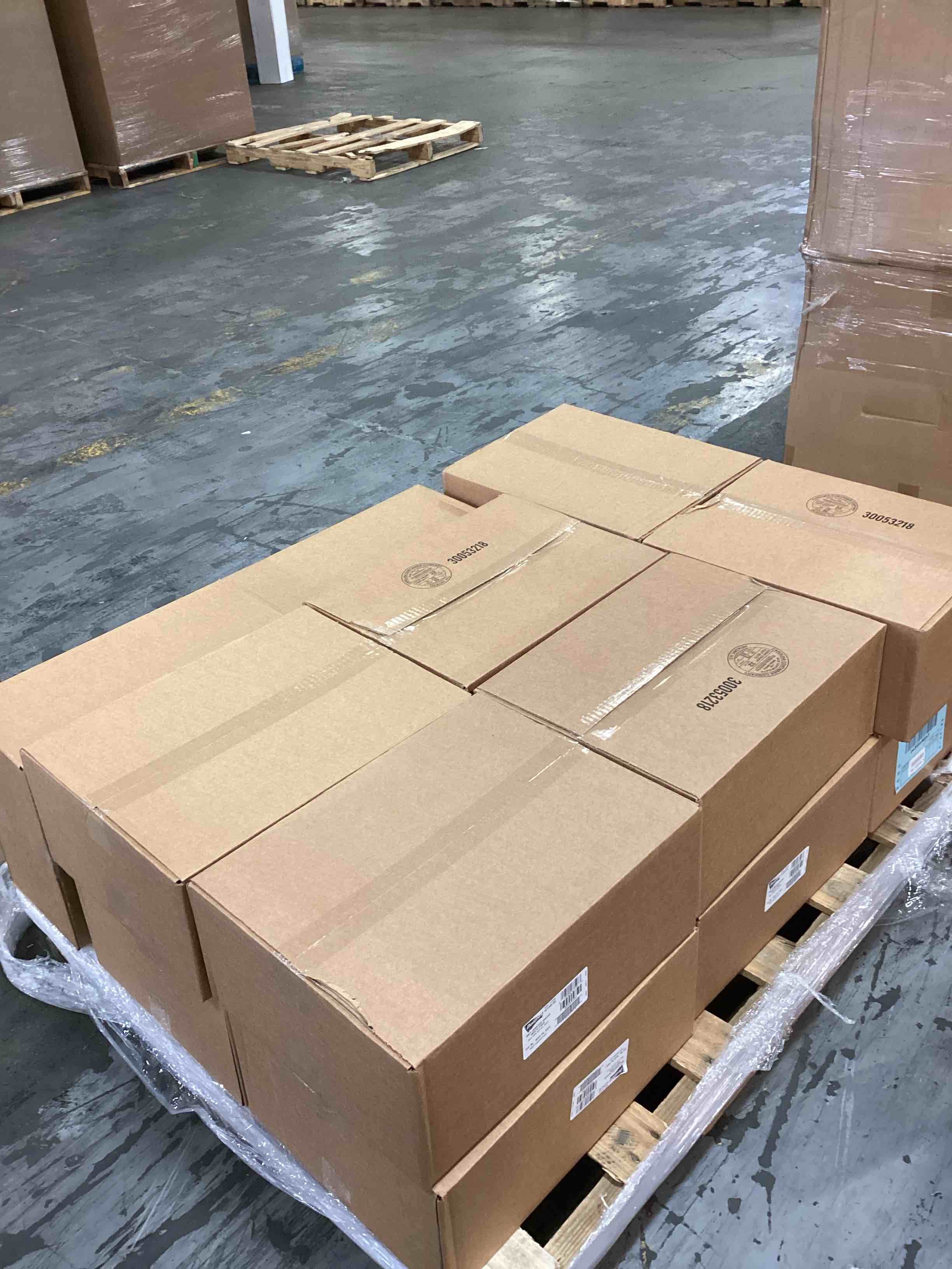 https://s3.amazonaws.com/lotting-images-prod/bidfta/RED5883389_1711033926395.jpeg