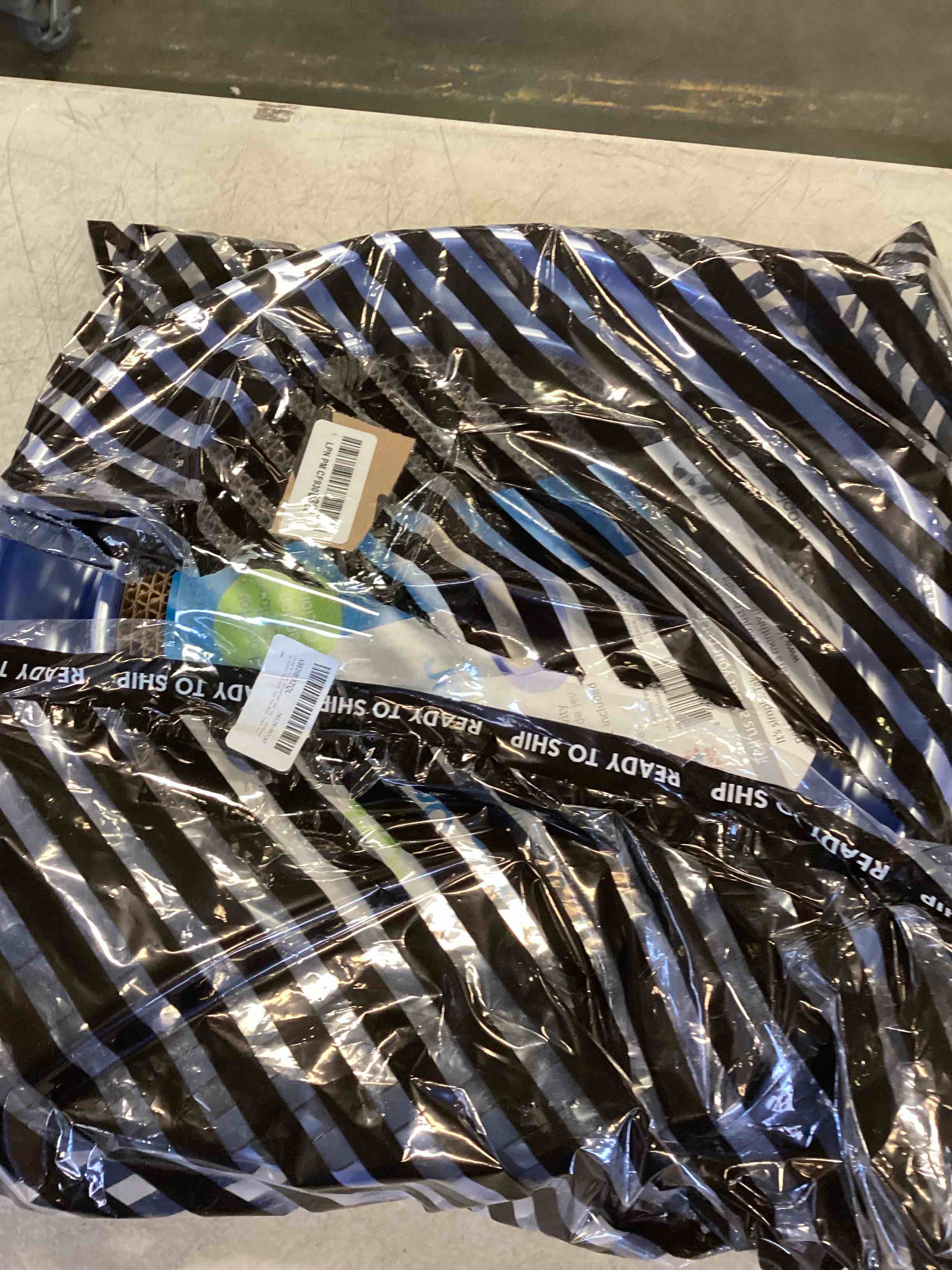 https://s3.amazonaws.com/lotting-images-prod/bidfta/RED5886397_1710948523361.jpeg
