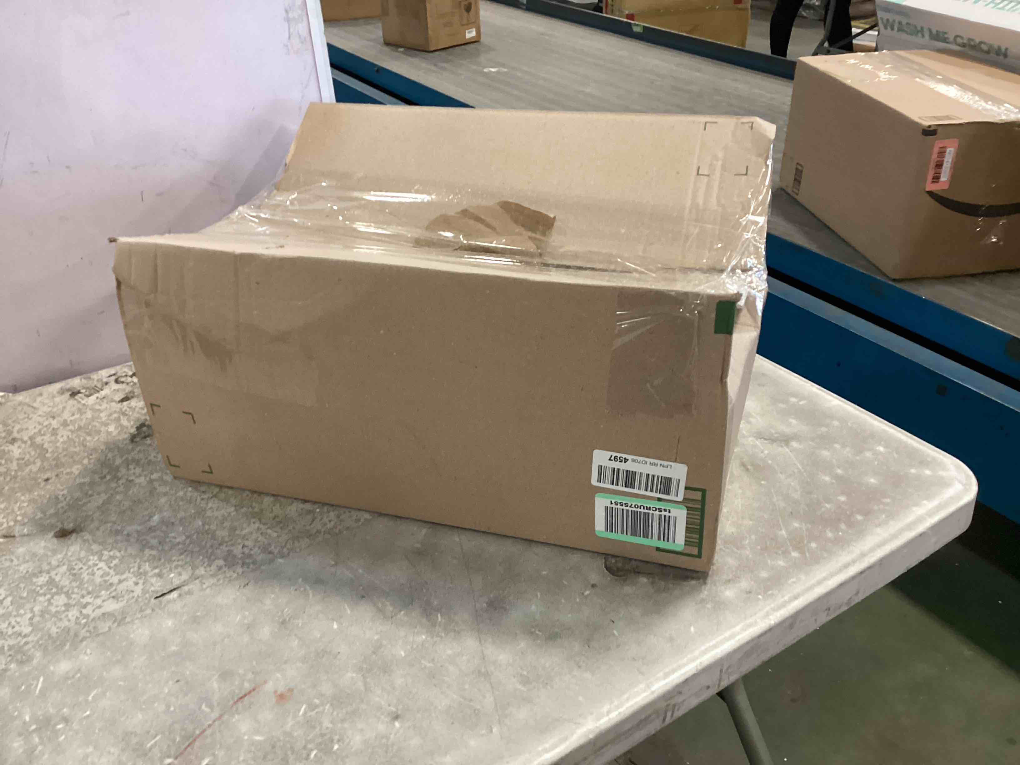 https://s3.amazonaws.com/lotting-images-prod/bidfta/RED5886518_1710957144373.jpeg