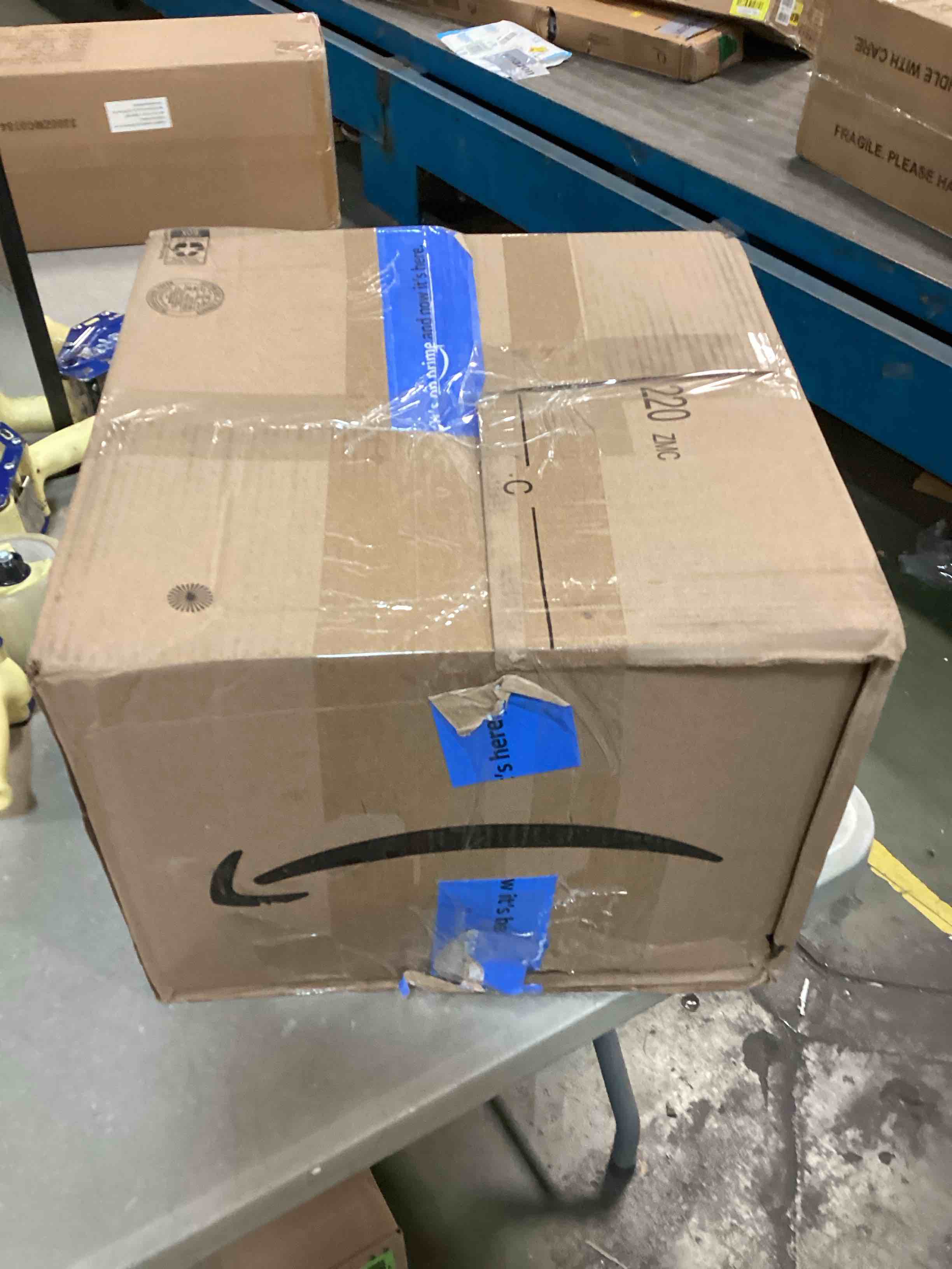 https://s3.amazonaws.com/lotting-images-prod/bidfta/RED5887047_1711544307150.jpeg