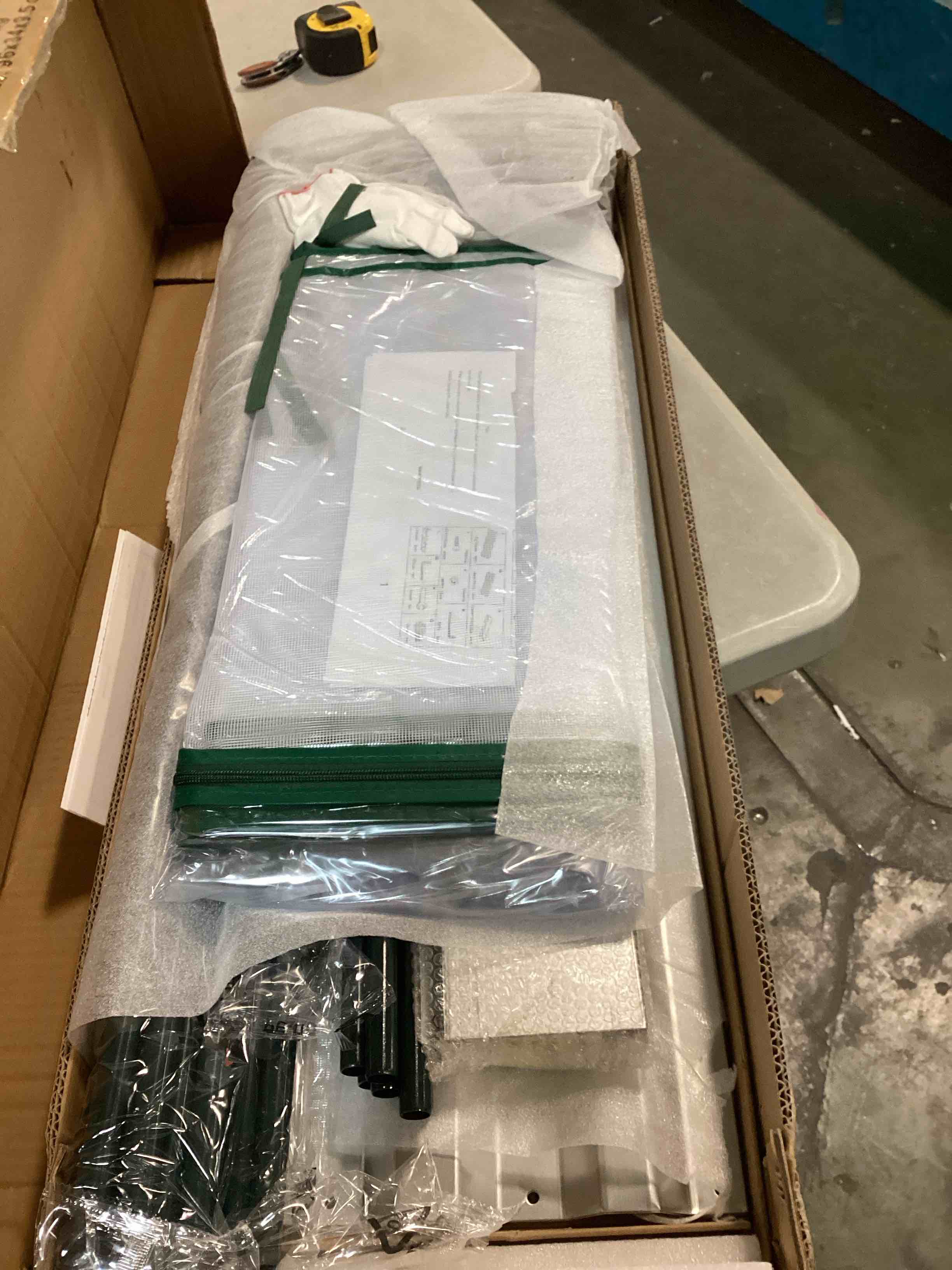 https://s3.amazonaws.com/lotting-images-prod/bidfta/RED5887073_1711550250596.jpeg