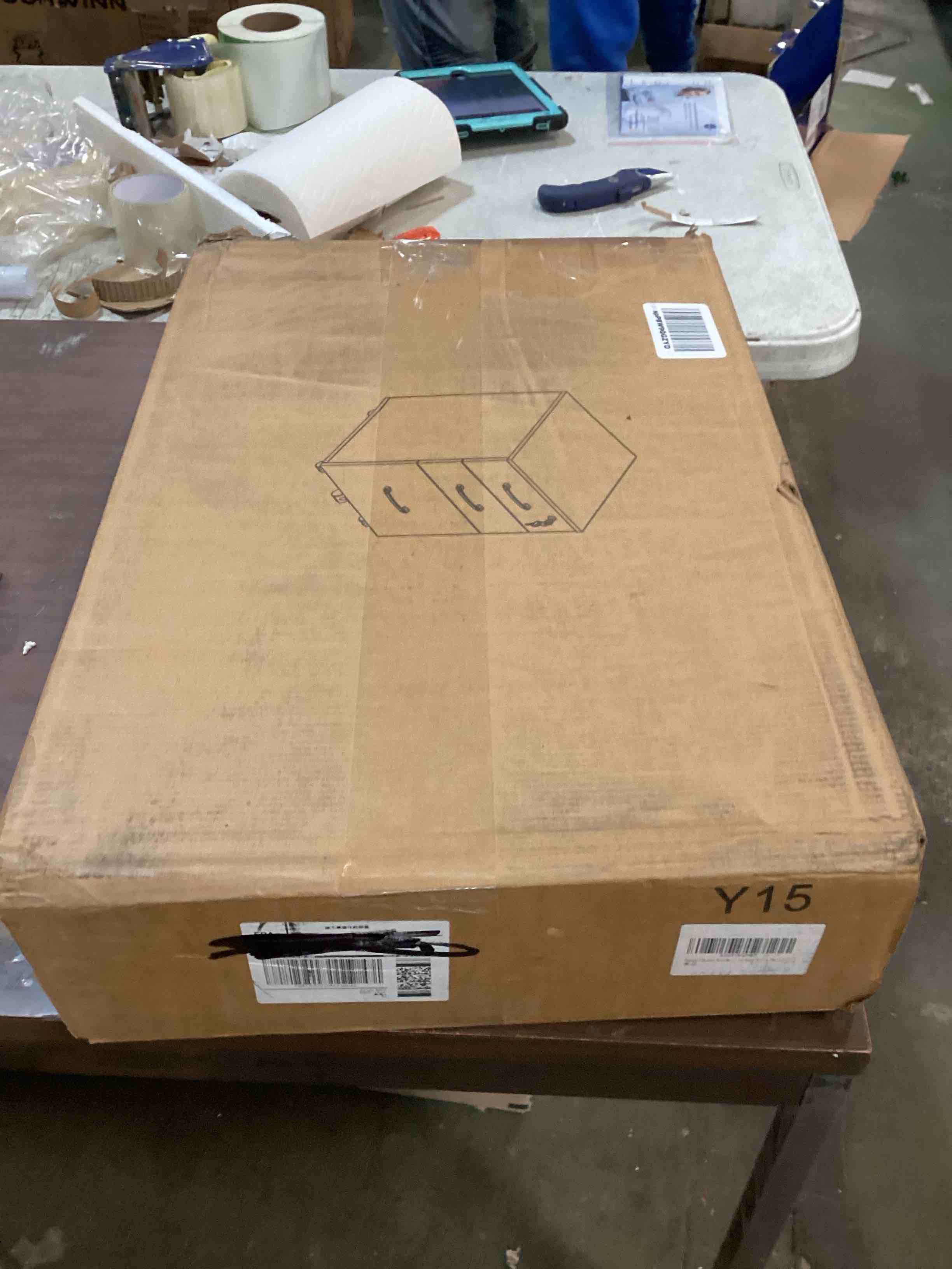 https://s3.amazonaws.com/lotting-images-prod/bidfta/RED5887213_1711722341055.jpeg