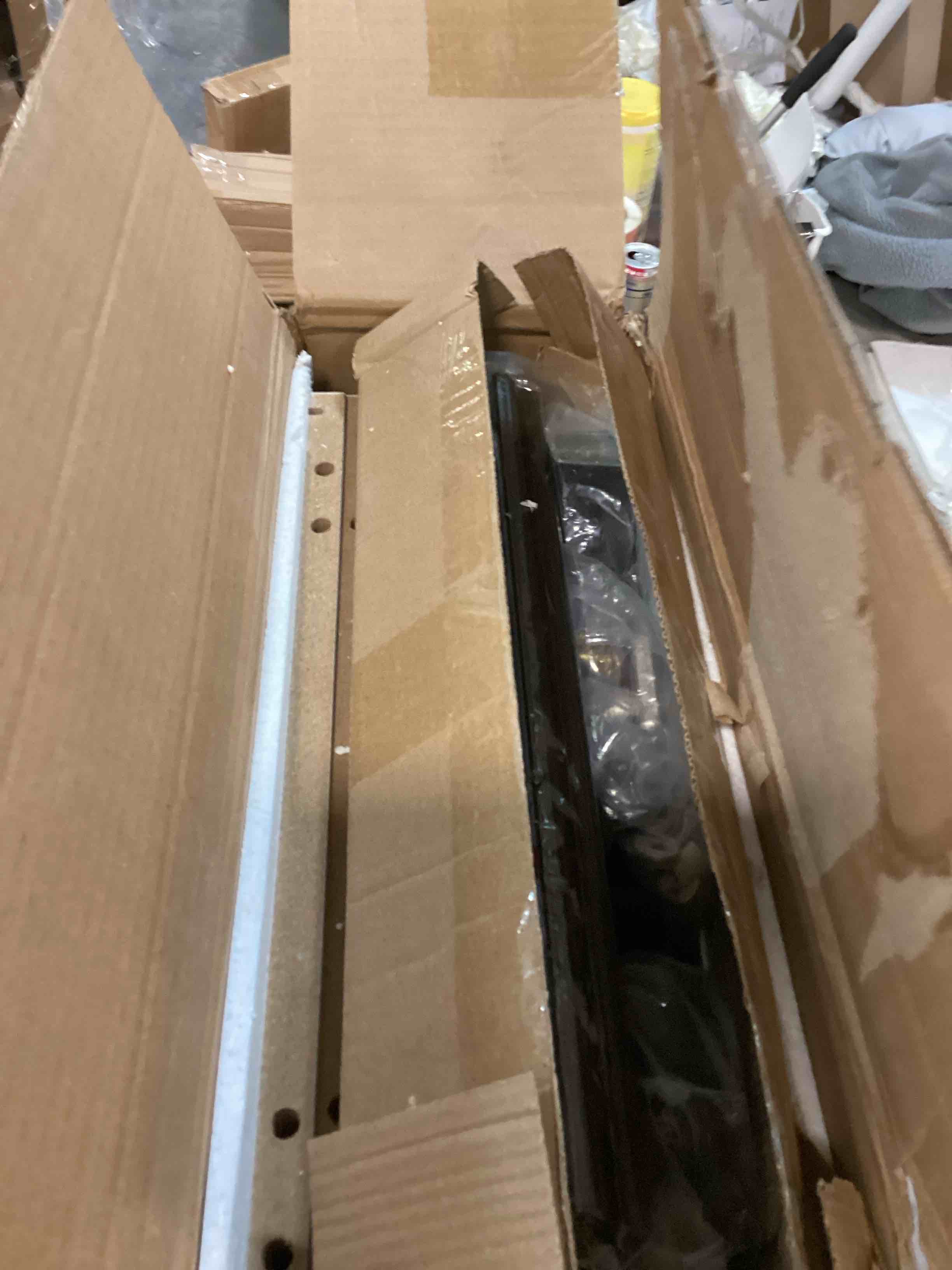 https://s3.amazonaws.com/lotting-images-prod/bidfta/RED5887213_1711722413294.jpeg