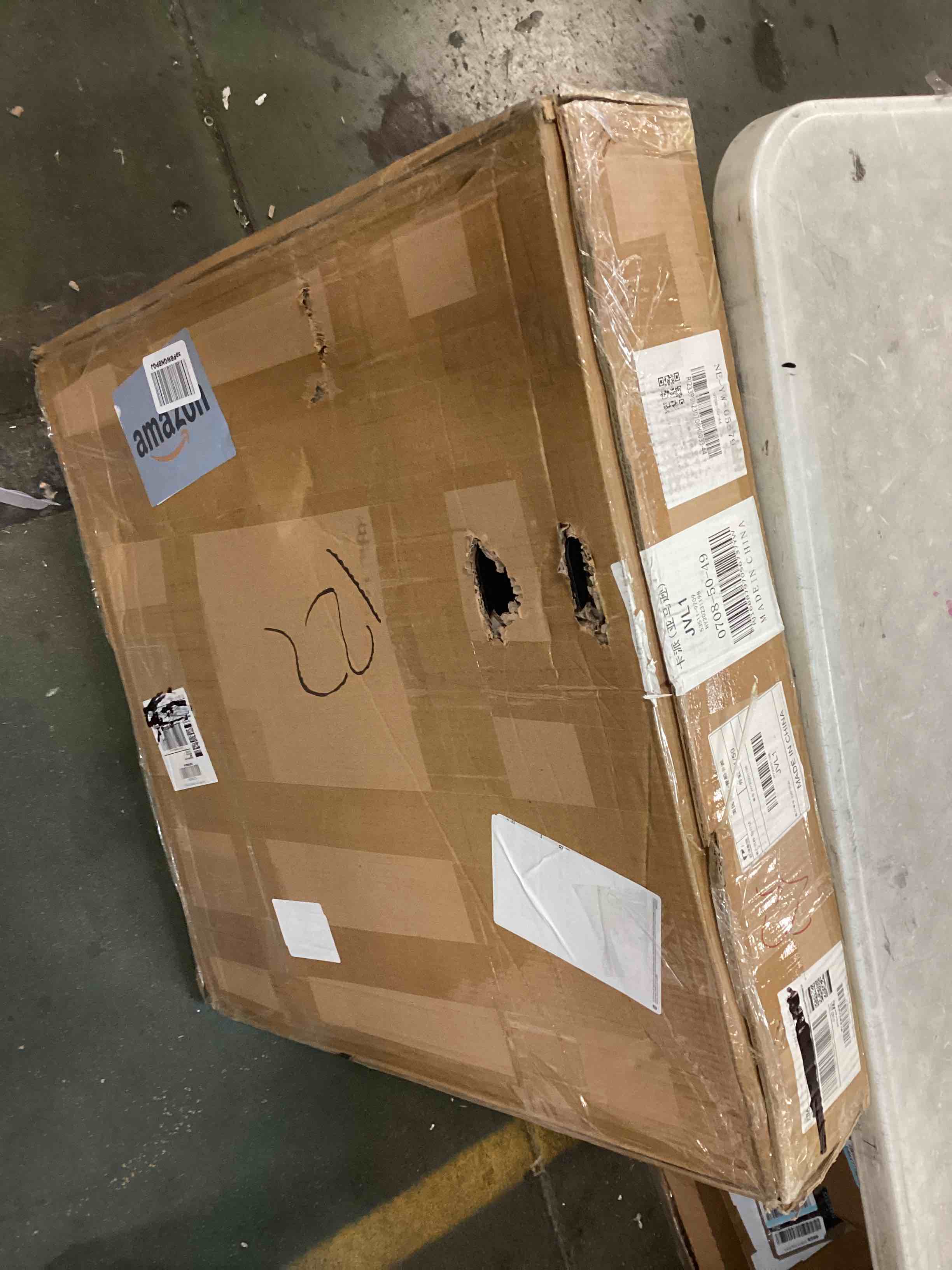 https://s3.amazonaws.com/lotting-images-prod/bidfta/RED5887321_1712154428853.jpeg