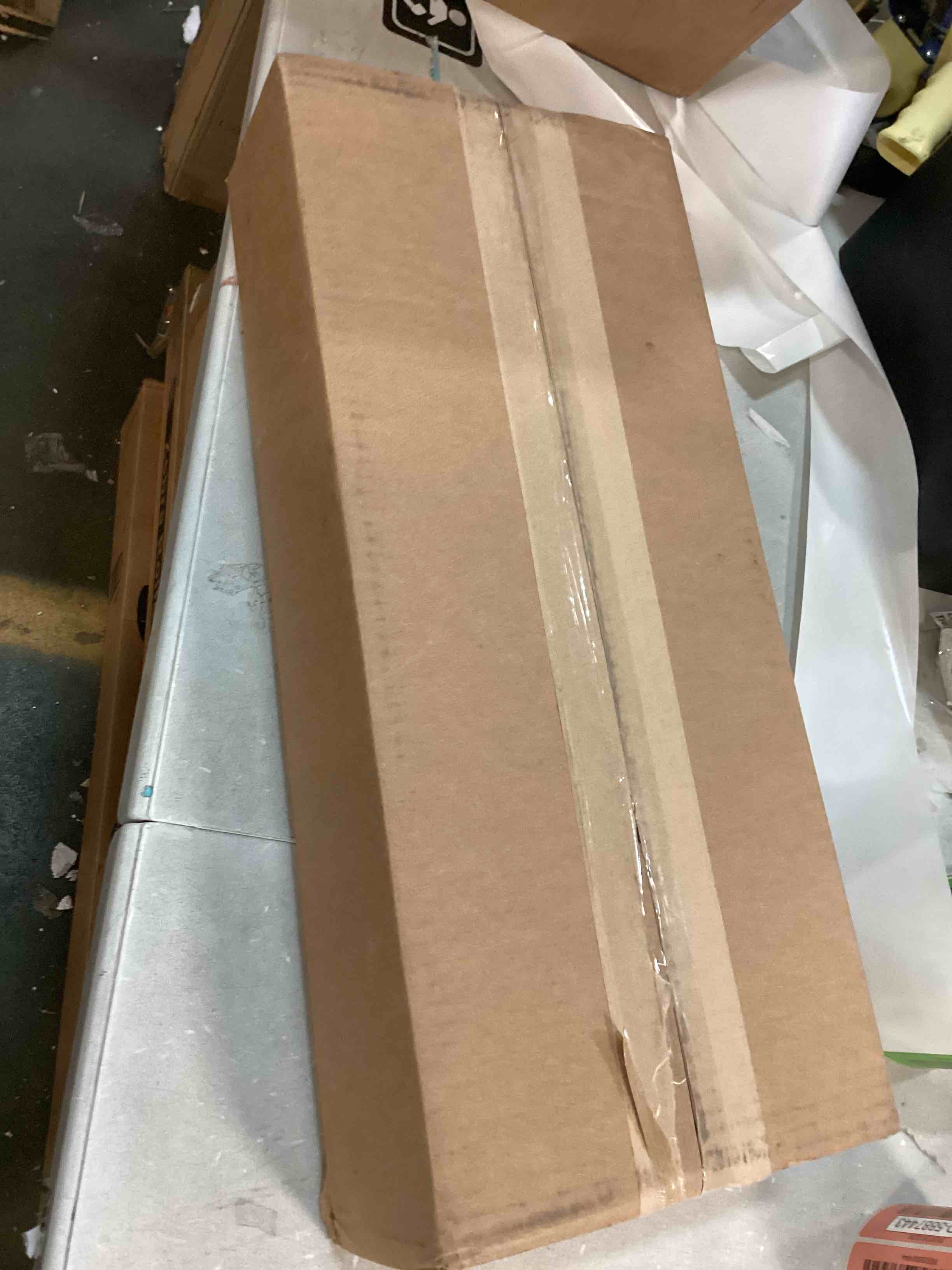 https://s3.amazonaws.com/lotting-images-prod/bidfta/RED5887440_1712254264991.jpeg