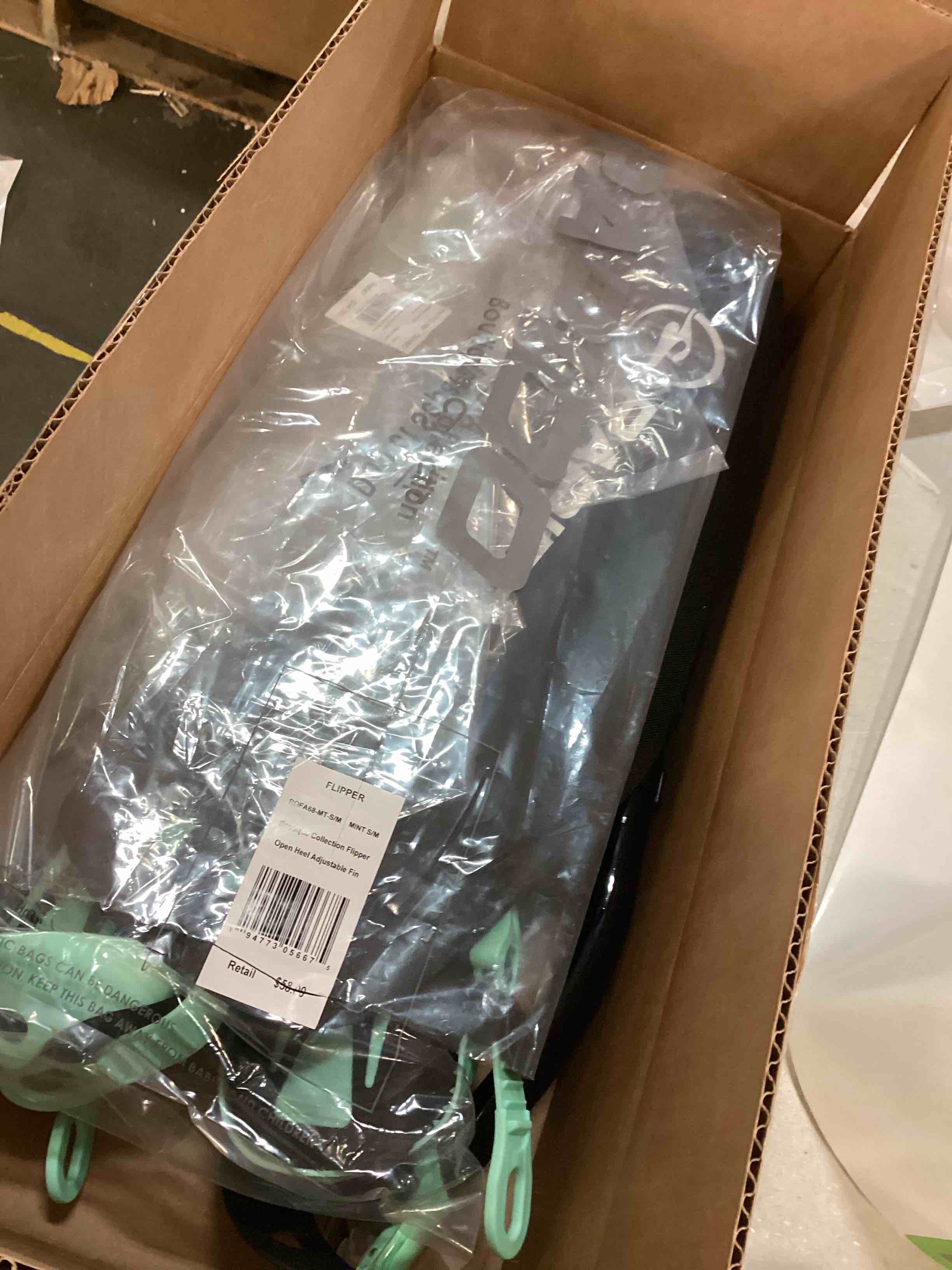 https://s3.amazonaws.com/lotting-images-prod/bidfta/RED5887440_1712254280341.jpeg