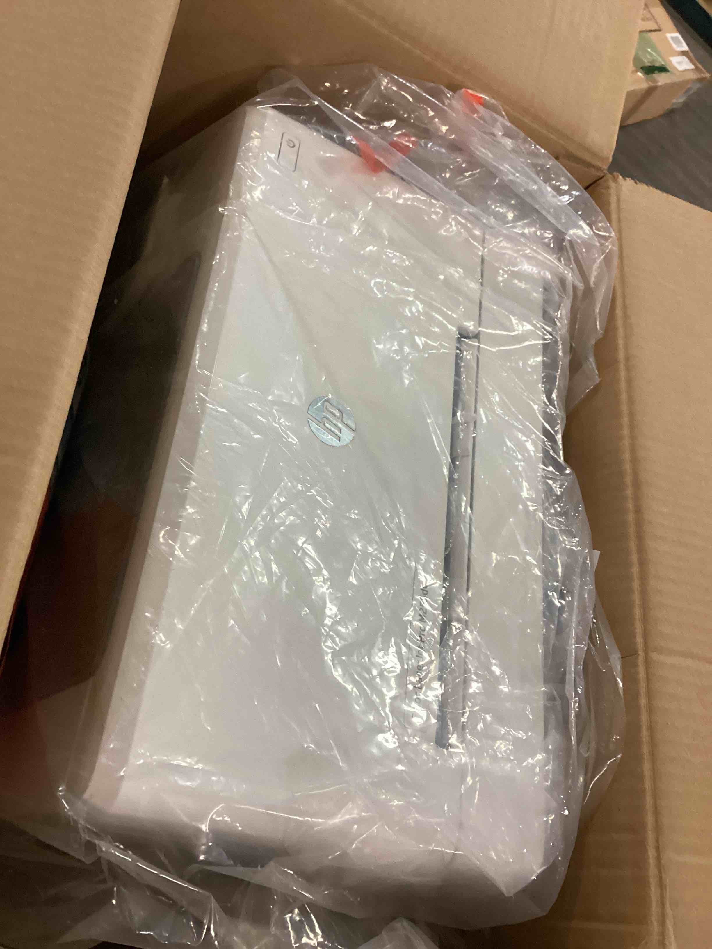 https://s3.amazonaws.com/lotting-images-prod/bidfta/RED5887534_1713270142324.jpeg
