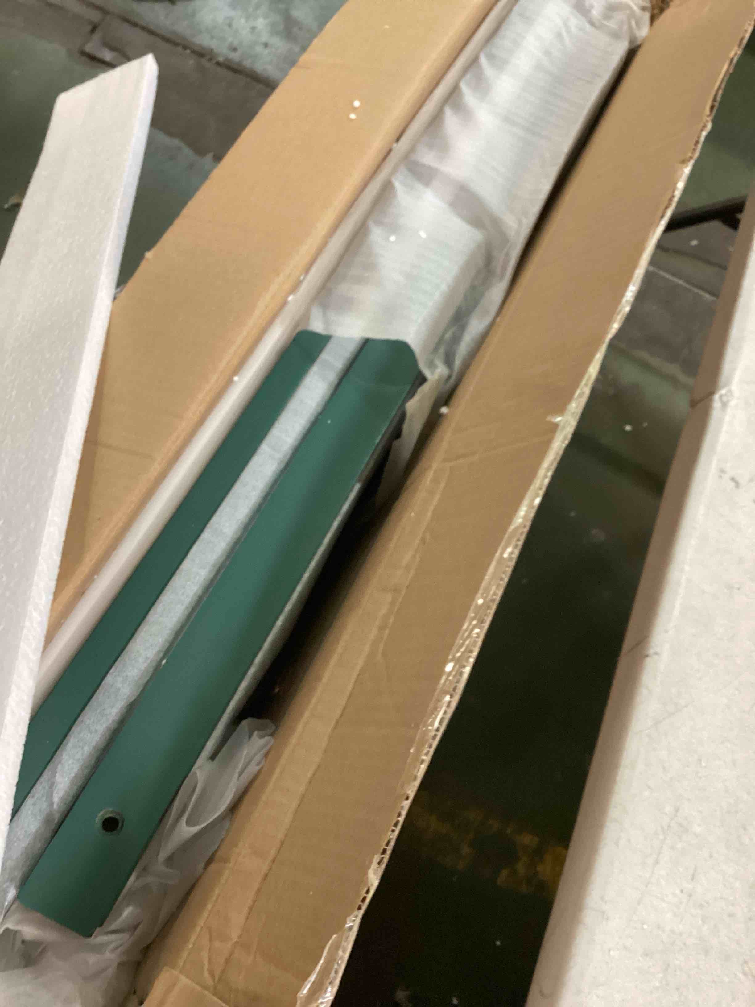 https://s3.amazonaws.com/lotting-images-prod/bidfta/RED5887596_1713278127705.jpeg