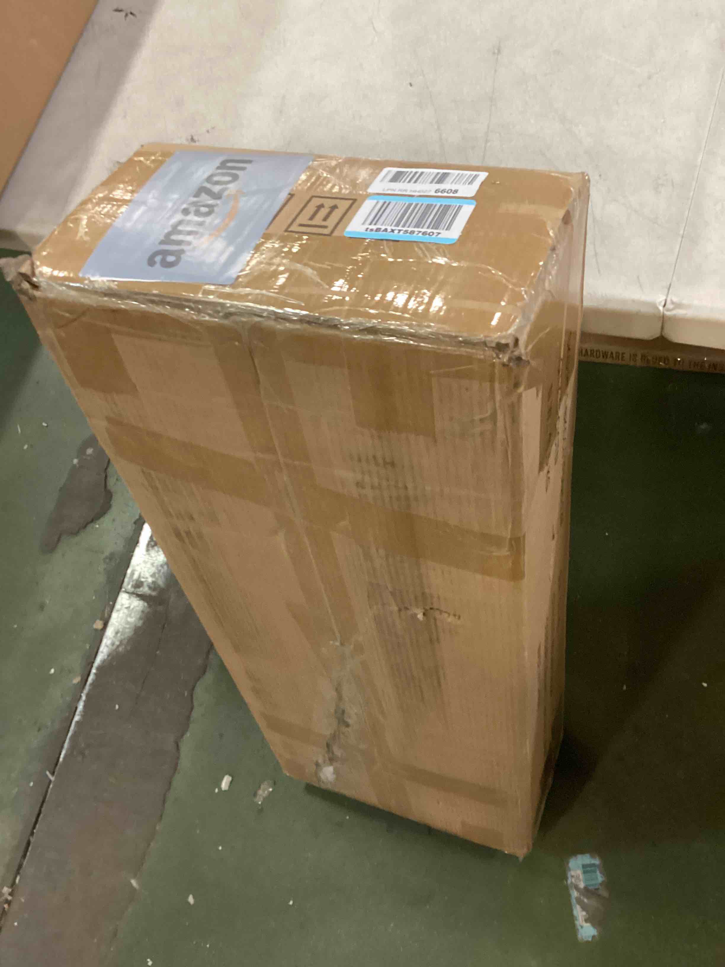 https://s3.amazonaws.com/lotting-images-prod/bidfta/RED5887601_1713278679993.jpeg