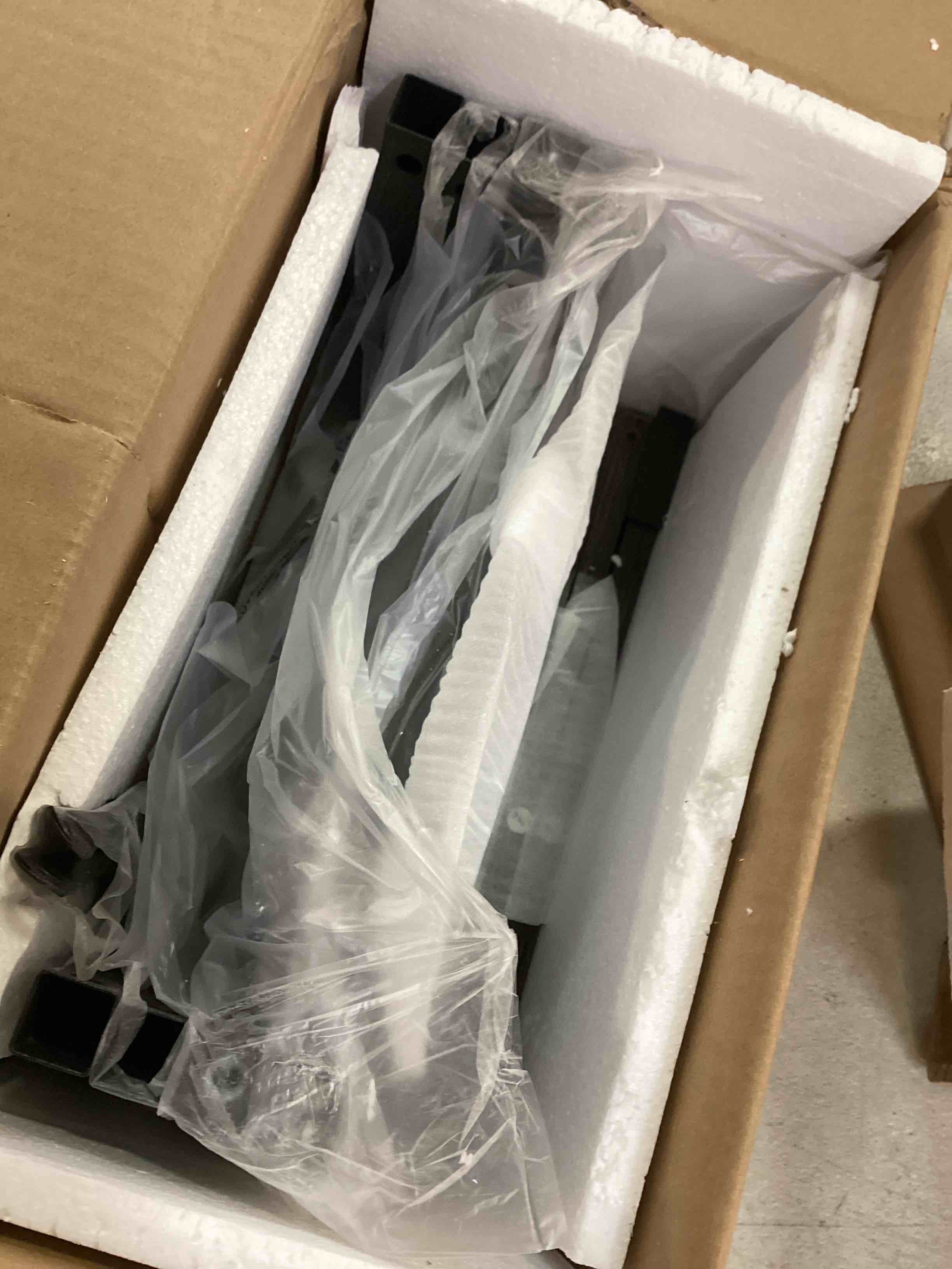 https://s3.amazonaws.com/lotting-images-prod/bidfta/RED5887601_1713278709004.jpeg