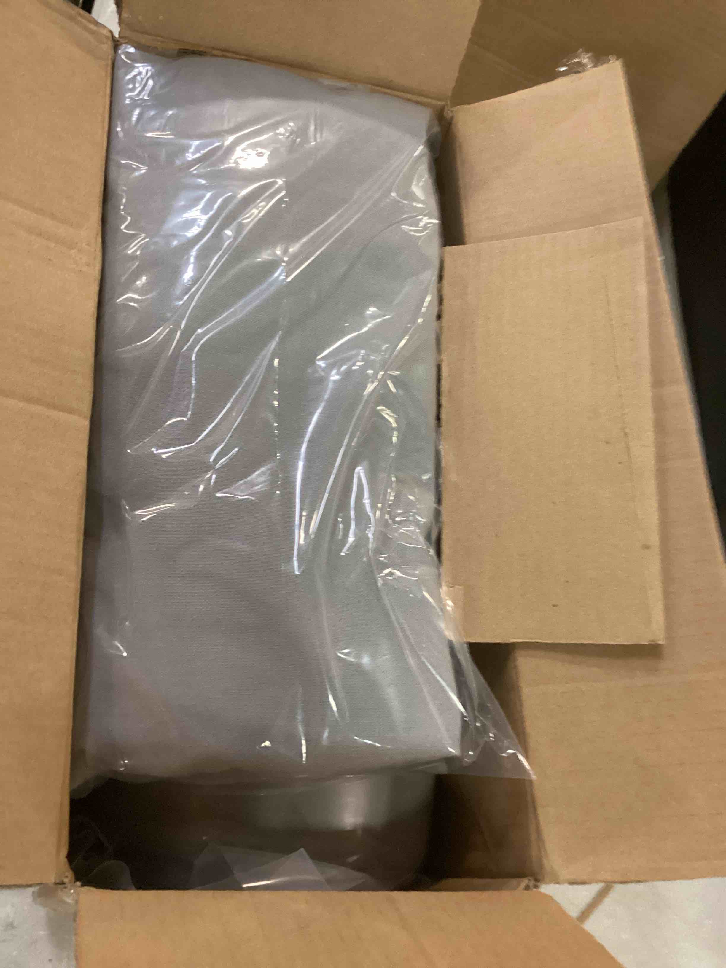 https://s3.amazonaws.com/lotting-images-prod/bidfta/RED5887797_1713359314950.jpeg