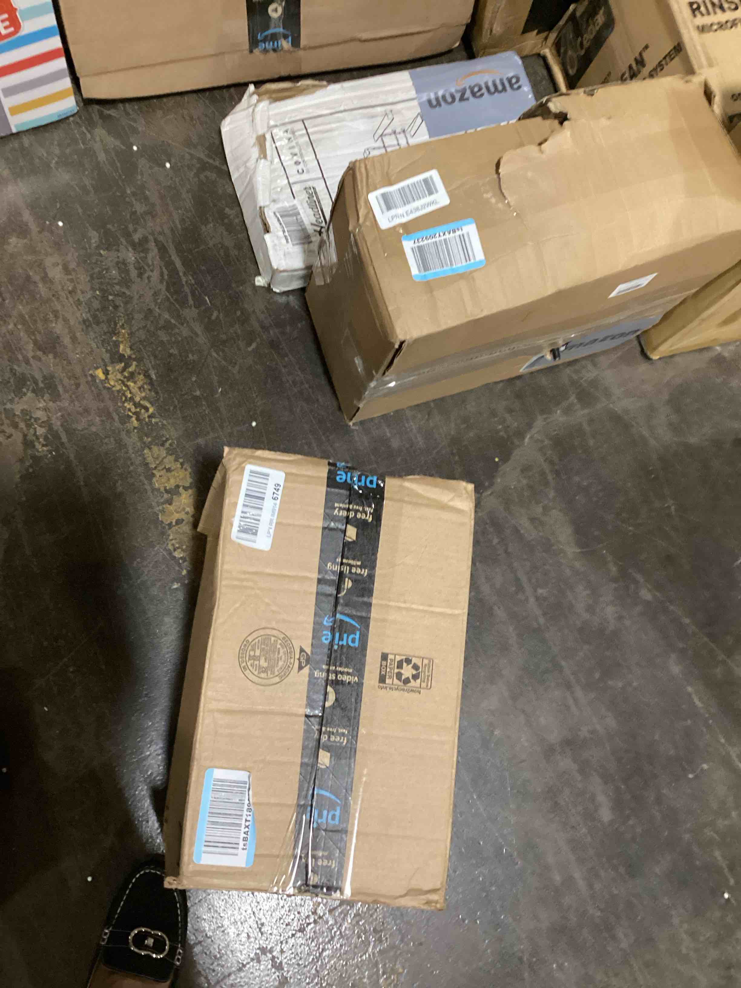 https://s3.amazonaws.com/lotting-images-prod/bidfta/RED5889525_1723643151166.jpeg